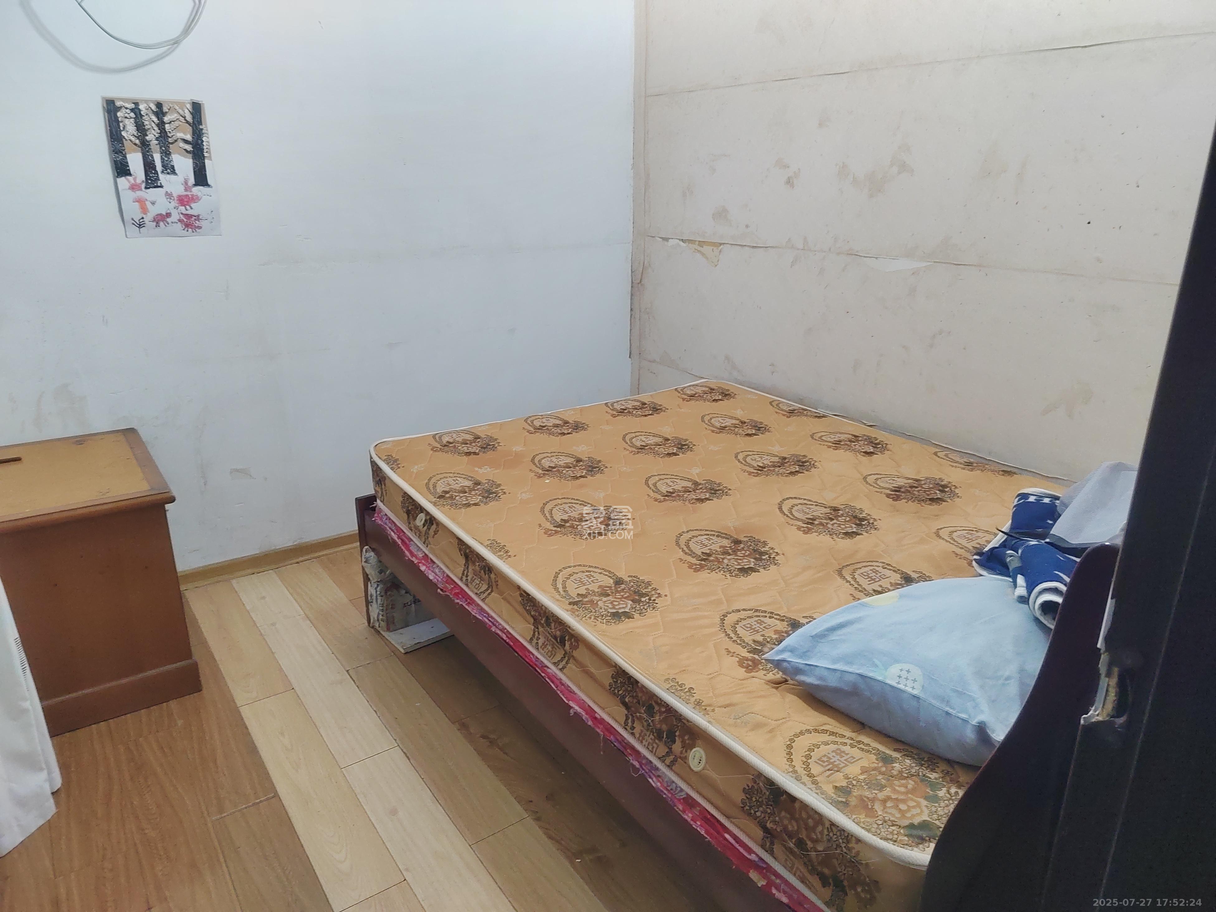 鄱阳小区  3室2厅1卫    1500.0元/月 鄱阳小区  3室2厅1卫    1500.0元/月室内图