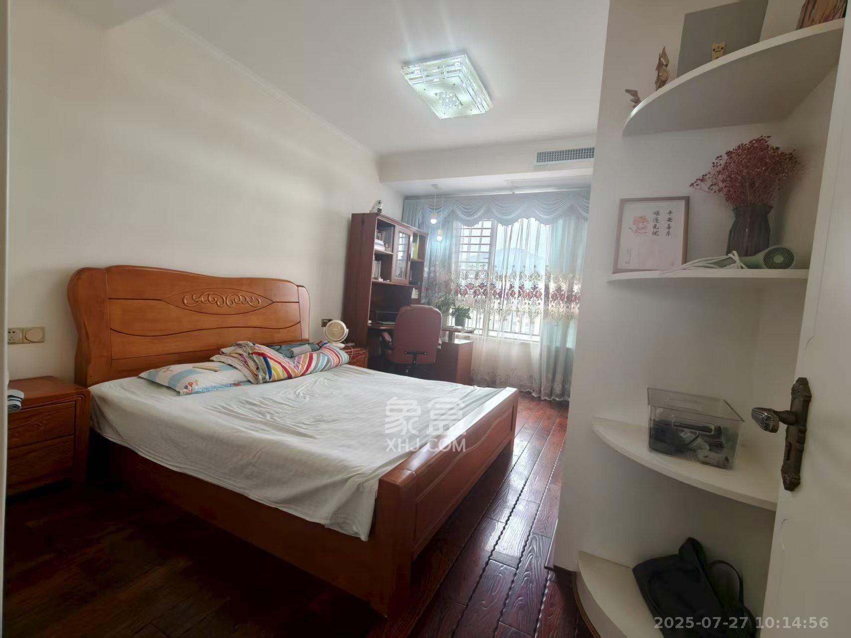 金茂梅溪湖  3室1厅2卫    3600.0元/月室内图