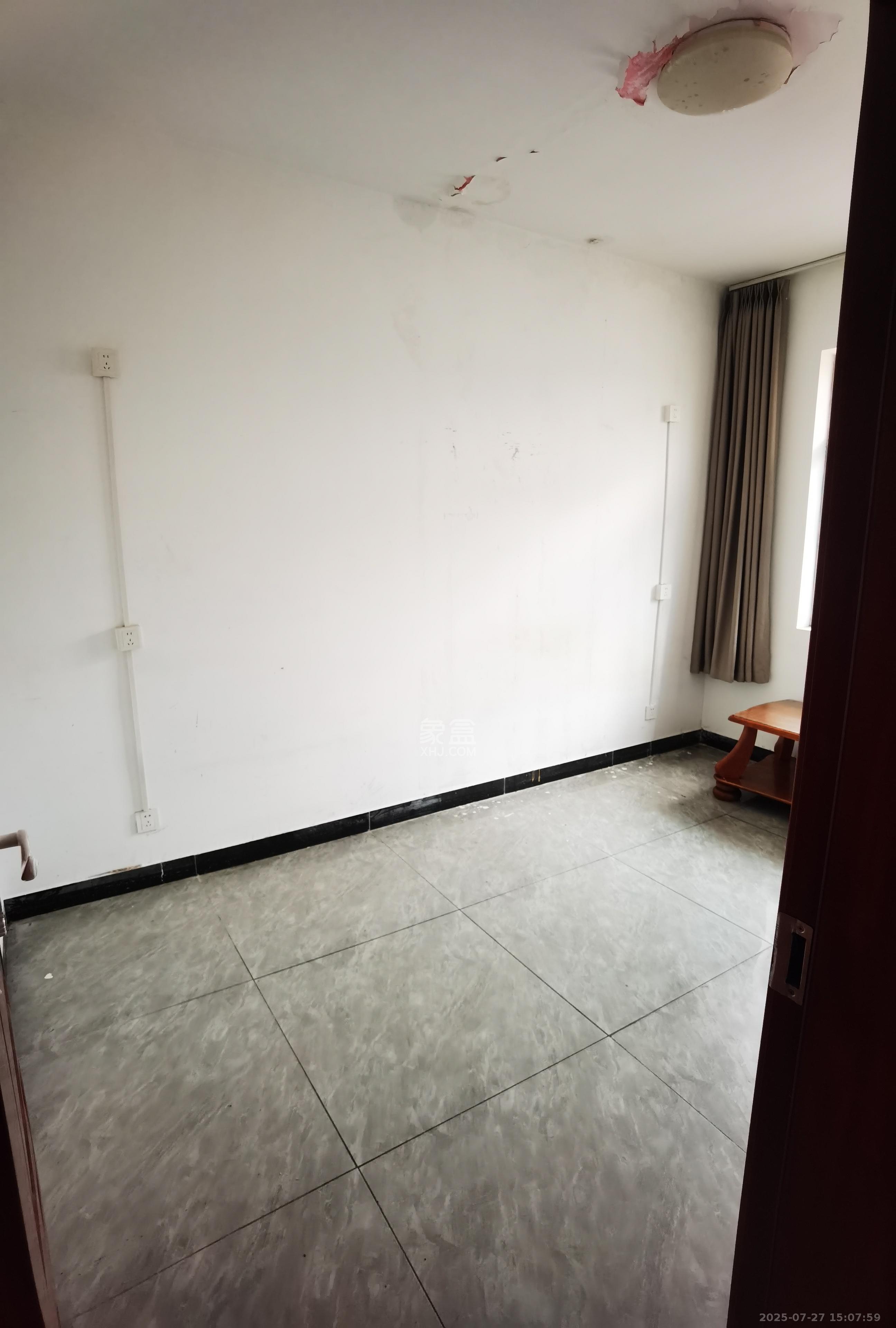 石岭塘小区长锦区  3室2厅2卫    2000.0元/月 石岭塘小区长锦区  3室2厅2卫    2000.0元/月室内图1