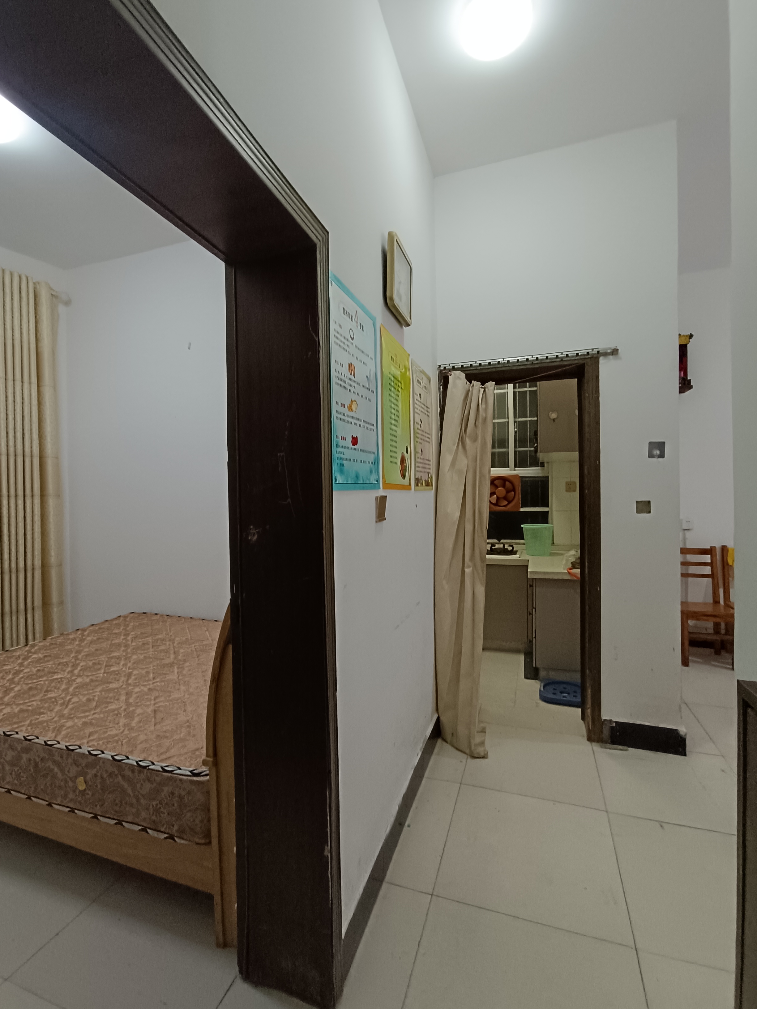 市中心散盘 1室1厅1卫 600.0元/月 市中心散盘 1室1厅1卫 600.0元/月室内图