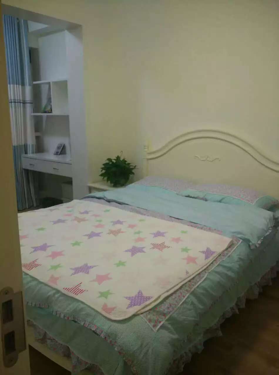 盛世时代广场  3室2厅2卫    92.8万客厅