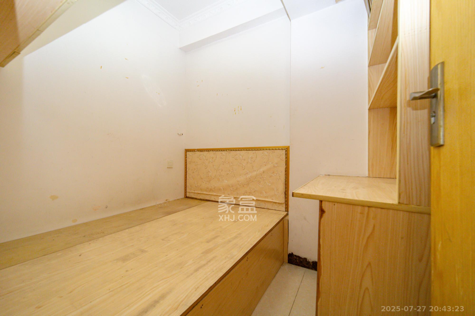 新长海广场 2室2厅1卫 36.8万 新长海广场 2室2厅1卫 36.8万卧室