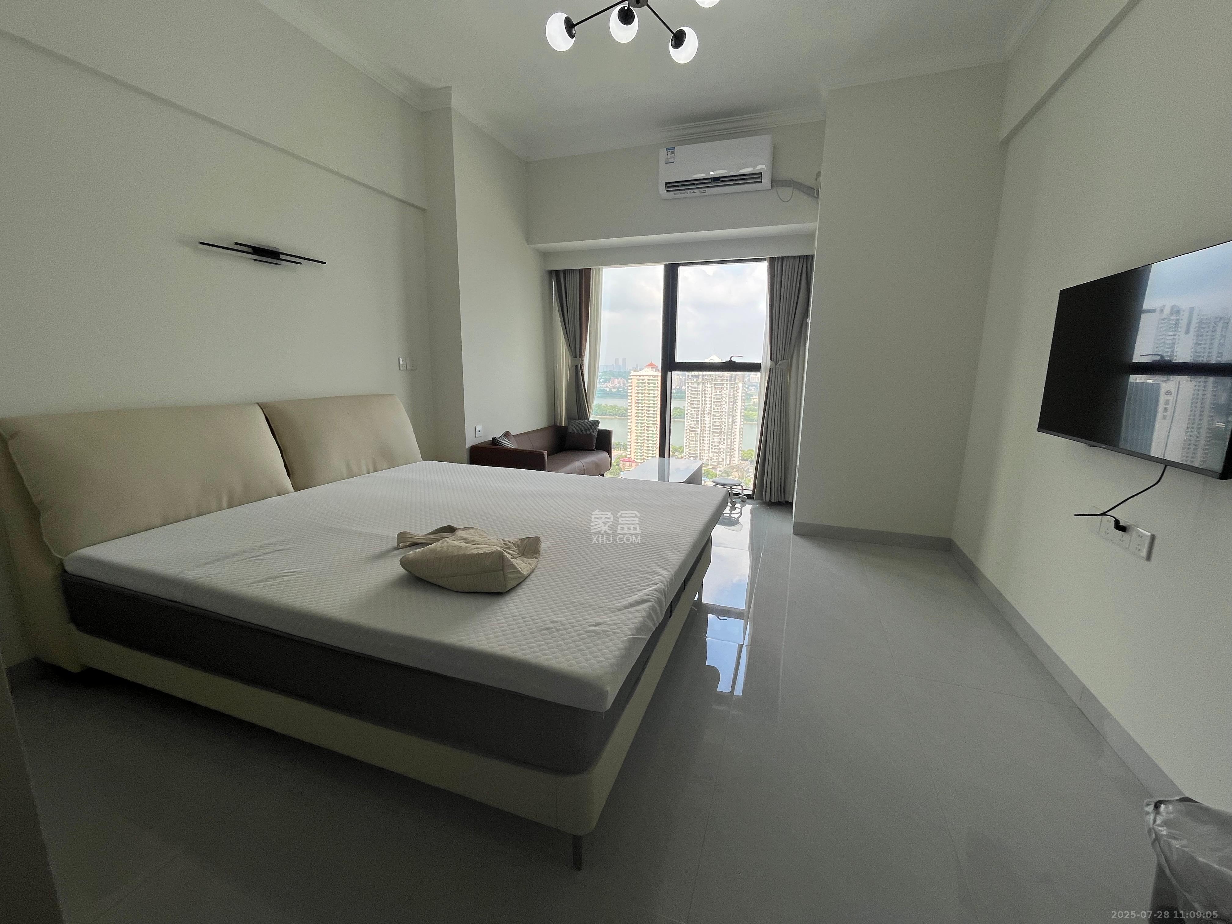 华润置地中心  1室0厅0卫    2300.0元/月 华润置地中心  1室0厅0卫    2300.0元/月室内图1