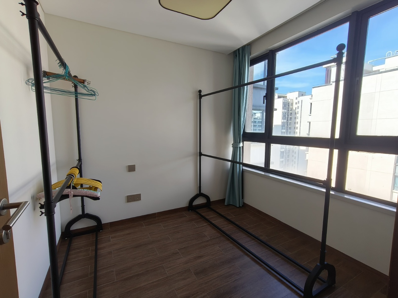 仁恒海棠公园(一期)  3室2厅2卫    4500.0元/月 仁恒海棠公园(一期)  3室2厅2卫    4500.0元/月室内图