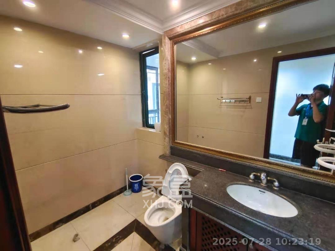 恒大雅苑 5室2厅3卫 5500.0元/月 恒大雅苑 5室2厅3卫 5500.0元/月室内图