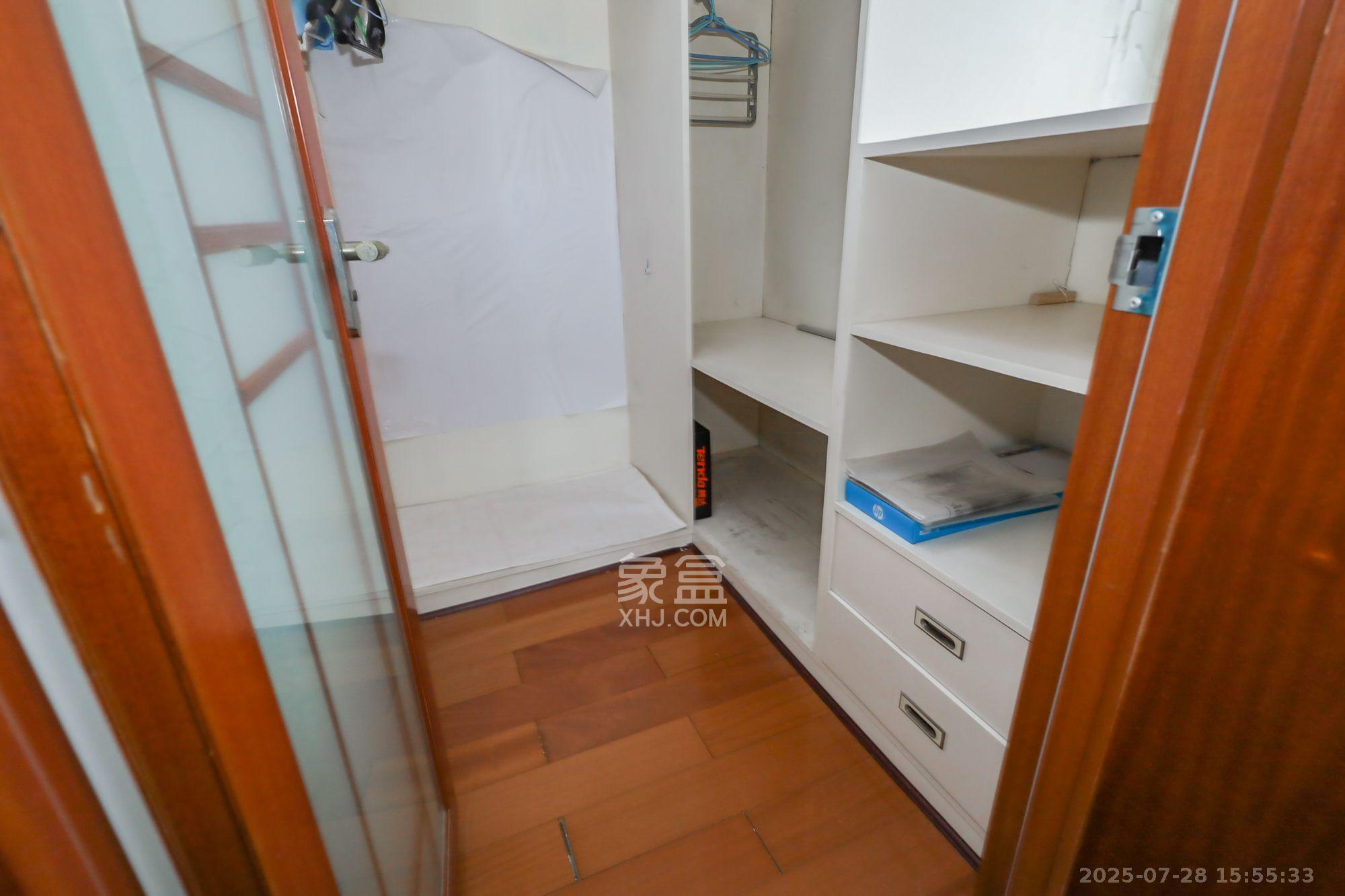 枫树园 4室2厅2卫 3500.0元/月 枫树园 4室2厅2卫 3500.0元/月室内图