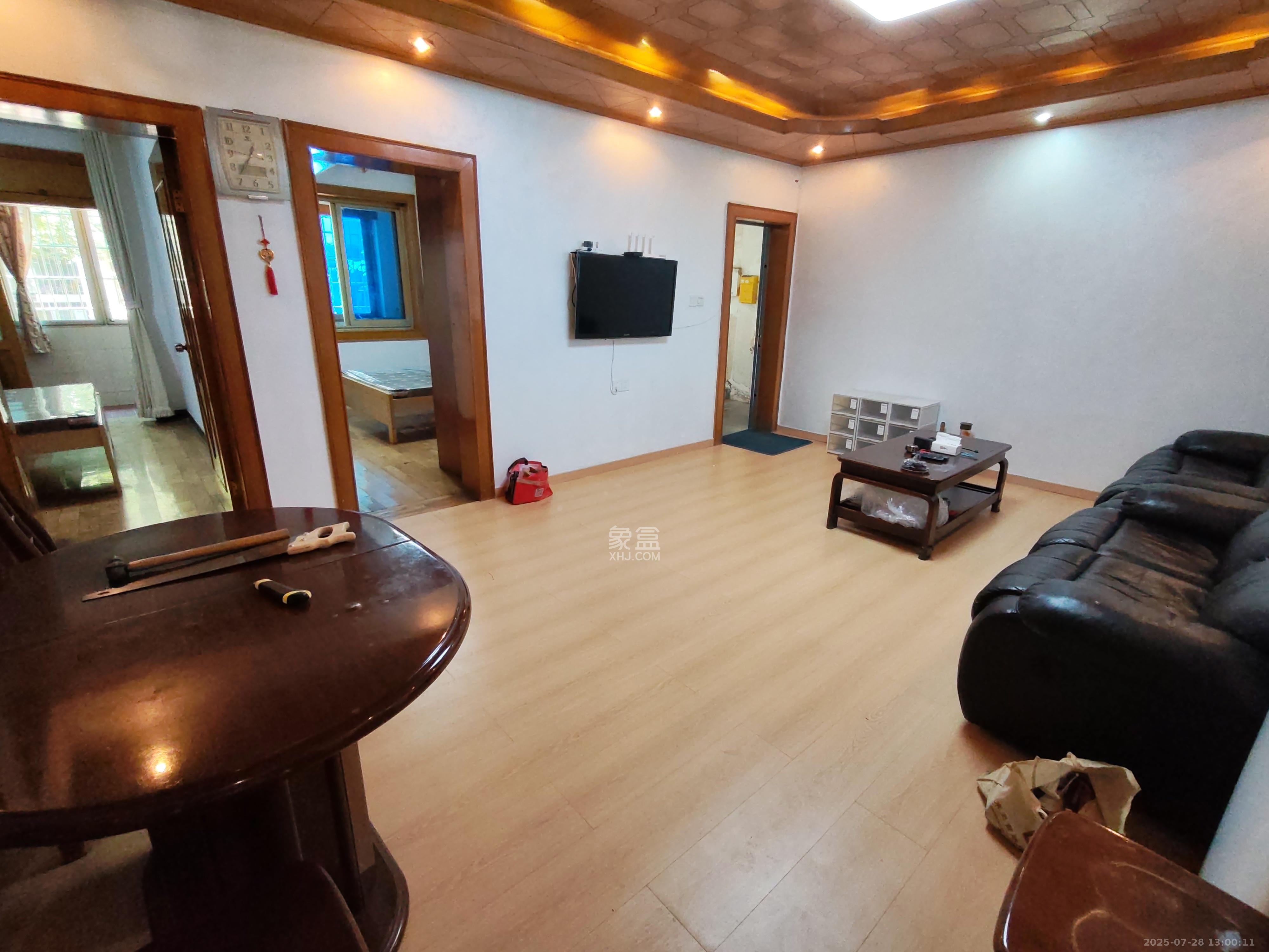 体育局宿舍  3室1厅1卫   2800.00元/月室内图