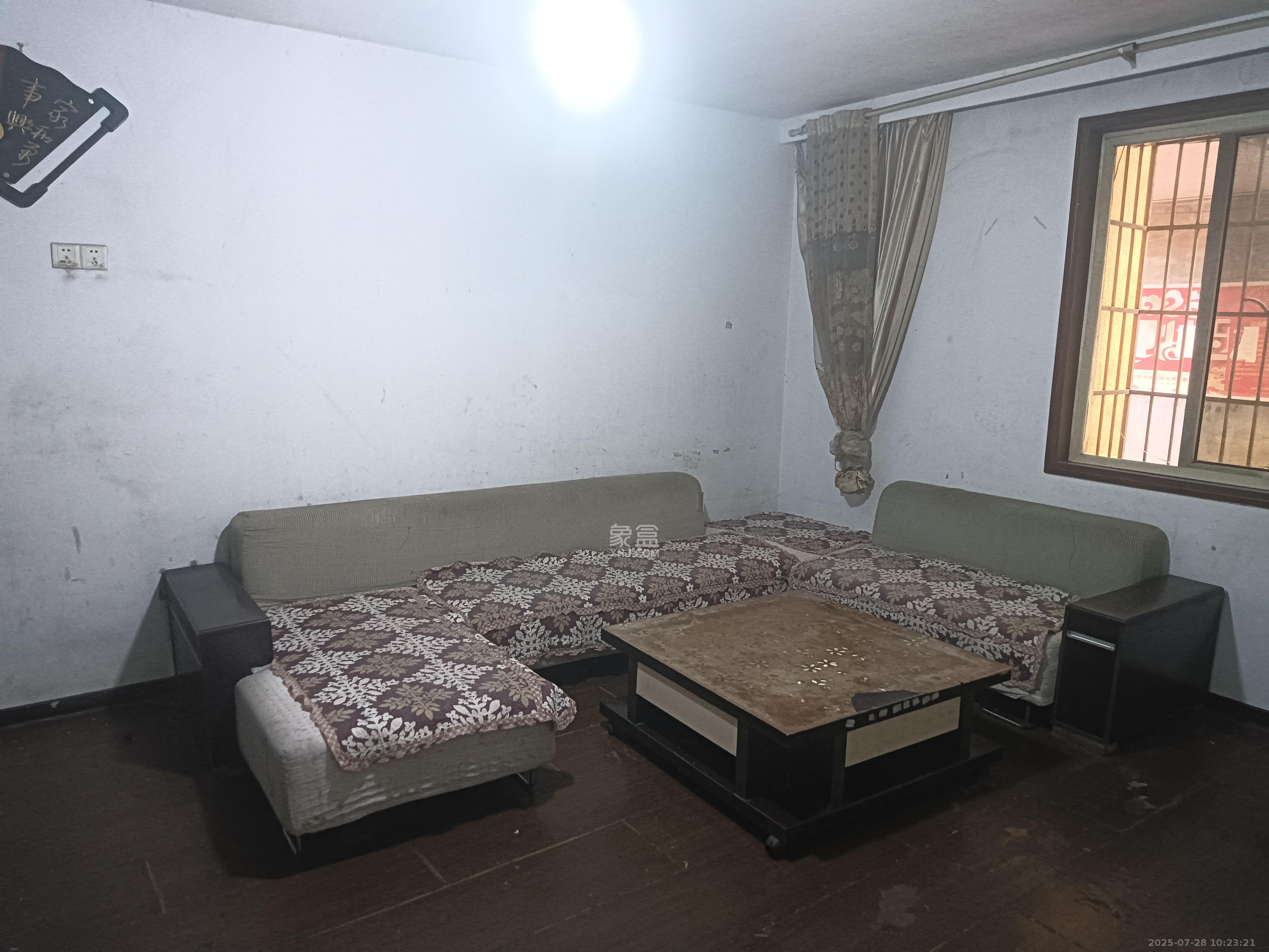 御景龙城  3室2厅2卫    1500.0元/月 御景龙城  3室2厅2卫    1500.0元/月