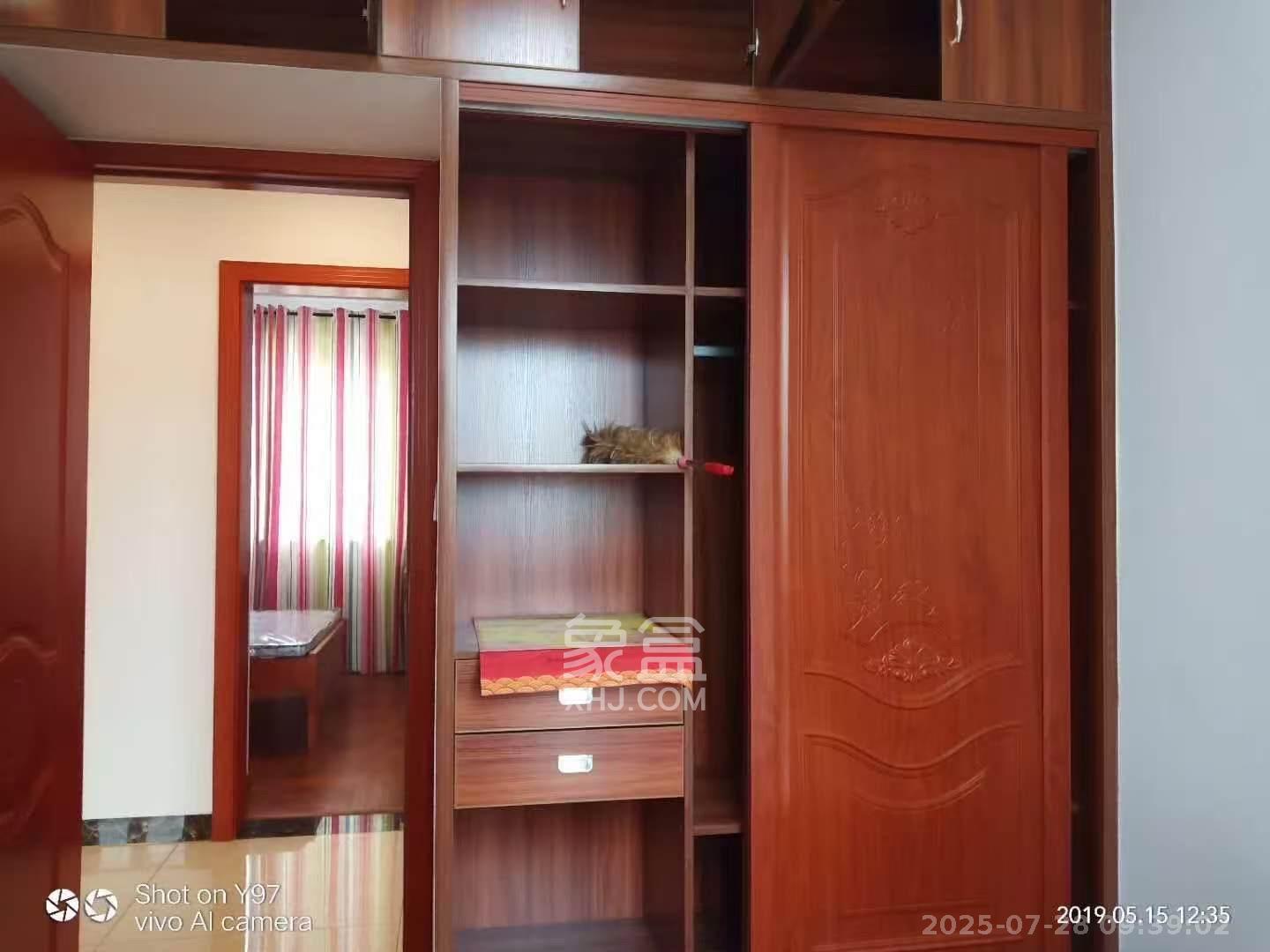 丽发新城  3室2厅1卫    2000.0元/月室内图
