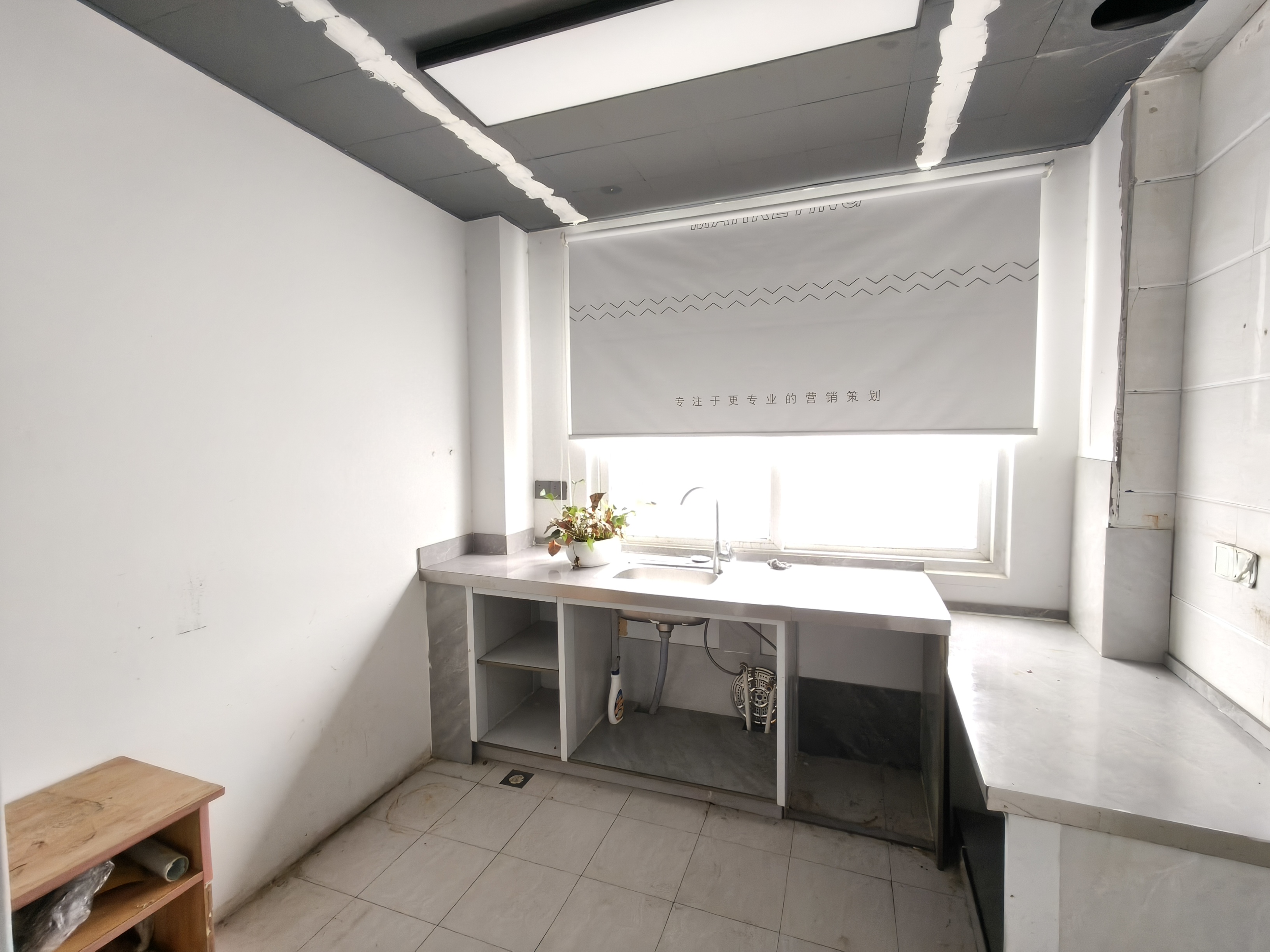 紫薇苑  4室2厅2卫    77.0万客厅