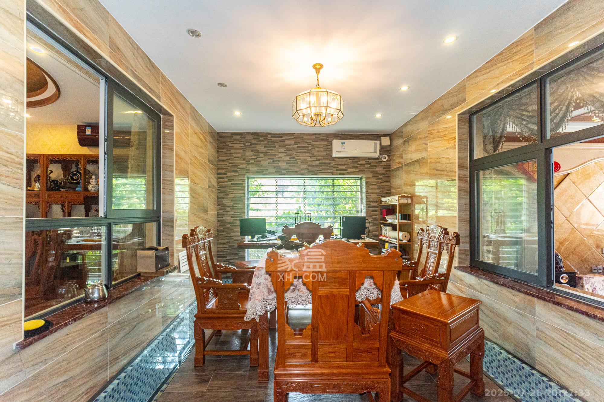 山水湾  5室3厅3卫    460.0万客厅