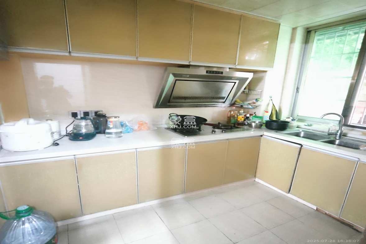 中南汽车世界 2室2厅1卫 1400.0元/月 中南汽车世界 2室2厅1卫 1400.0元/月室内图