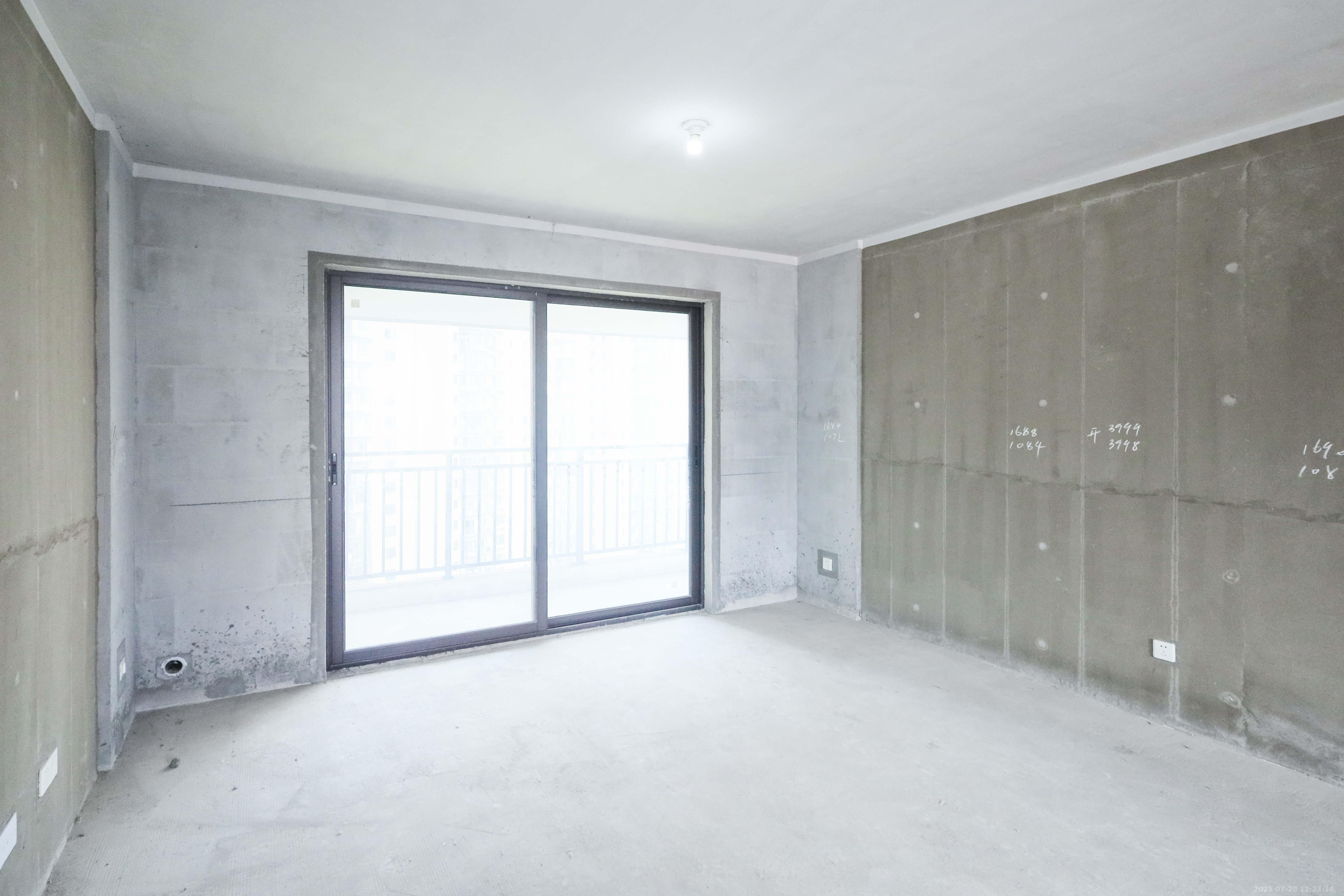 中国铁建梅溪青秀三期 4室2厅2卫 193.0万 中国铁建梅溪青秀三期 4室2厅2卫 193.0万客厅