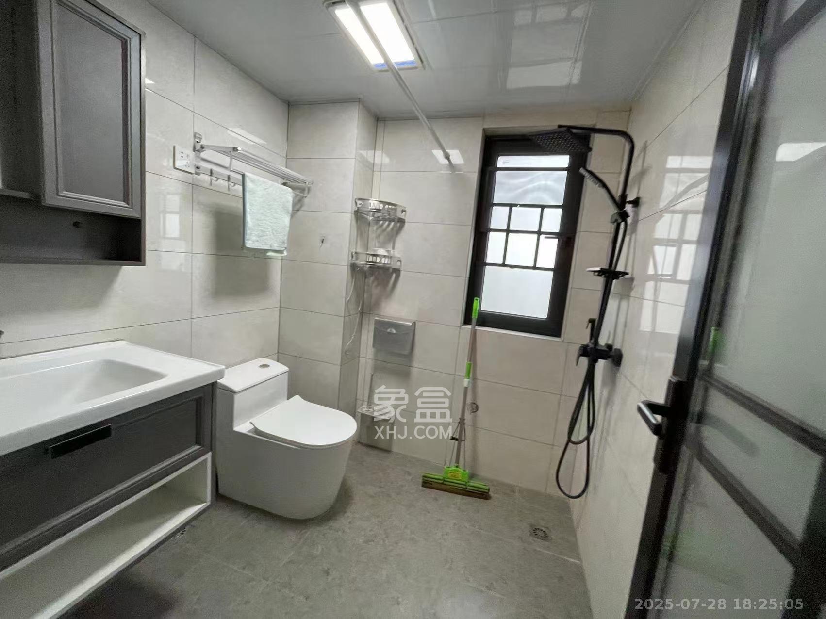 合能枫丹丽舍（柏悦名苑)  3室2厅2卫    3000.0元/月室内图