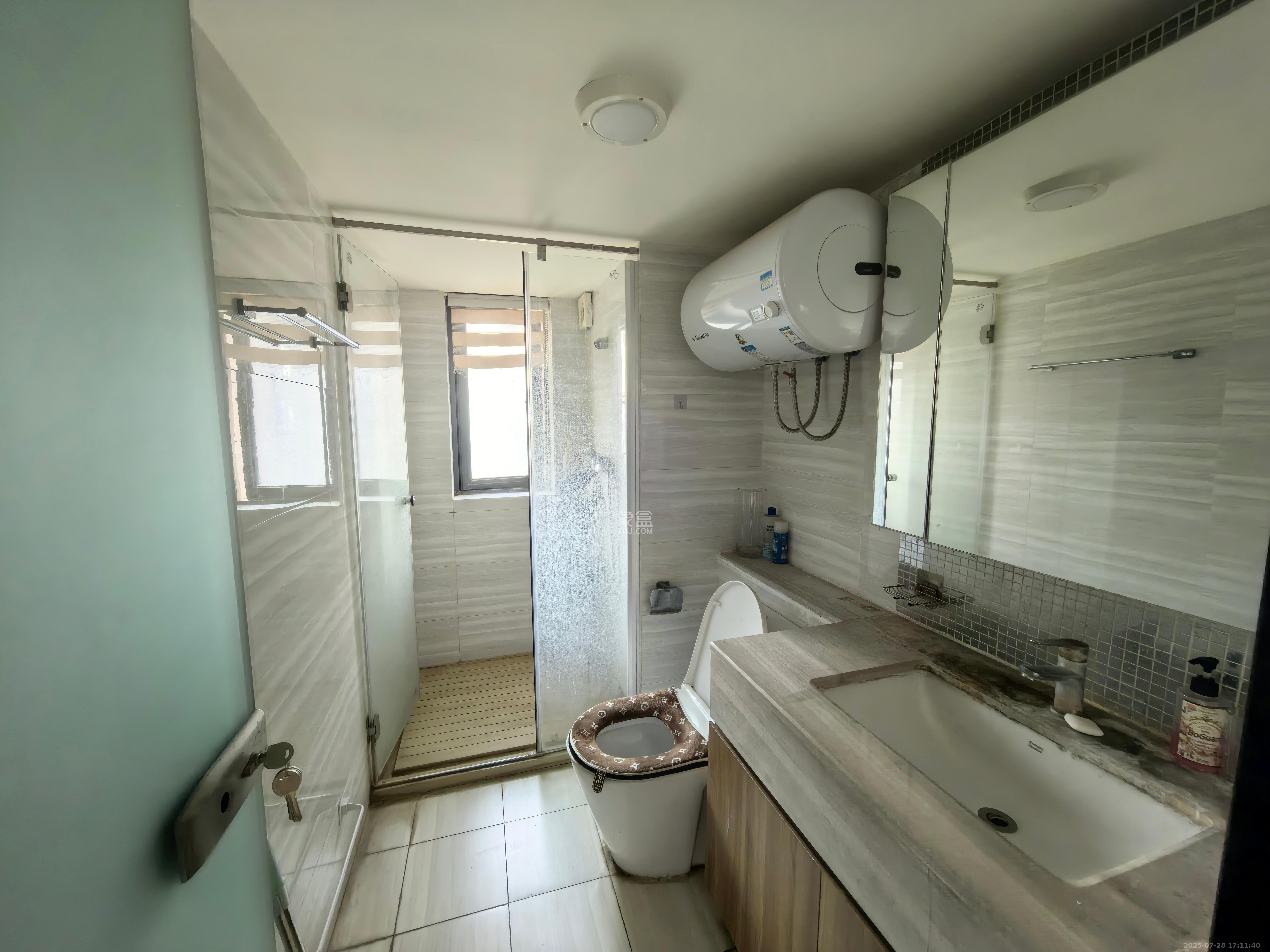 恒大翡翠华庭 3室2厅2卫 1800.0元/月 恒大翡翠华庭 3室2厅2卫 1800.0元/月室内图