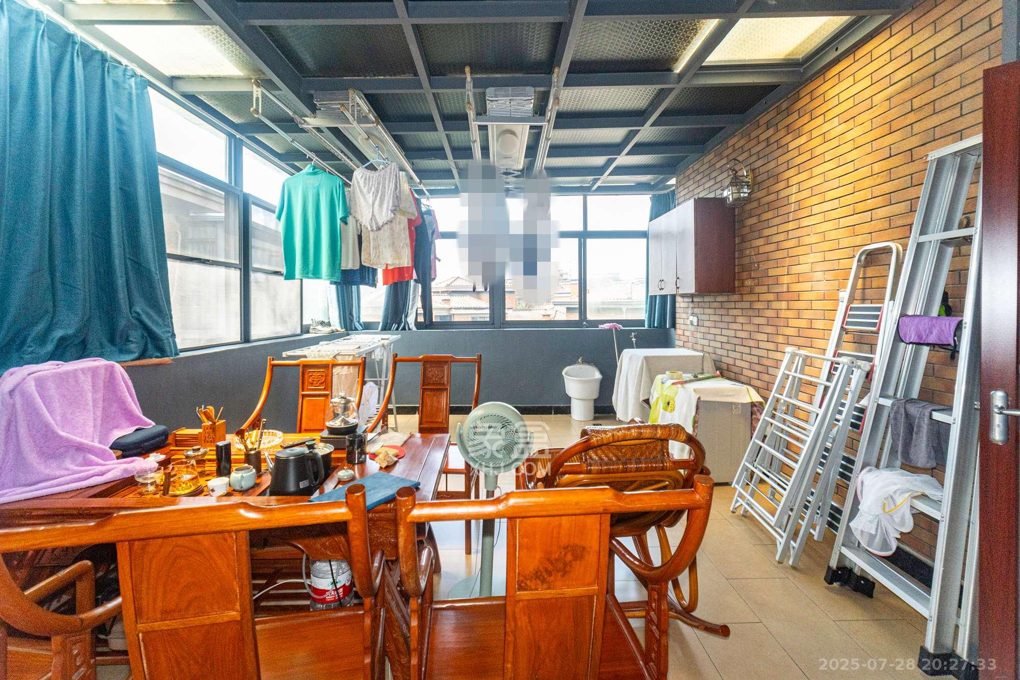 山水湾 5室3厅3卫 460.0万 山水湾 5室3厅3卫 460.0万阳台