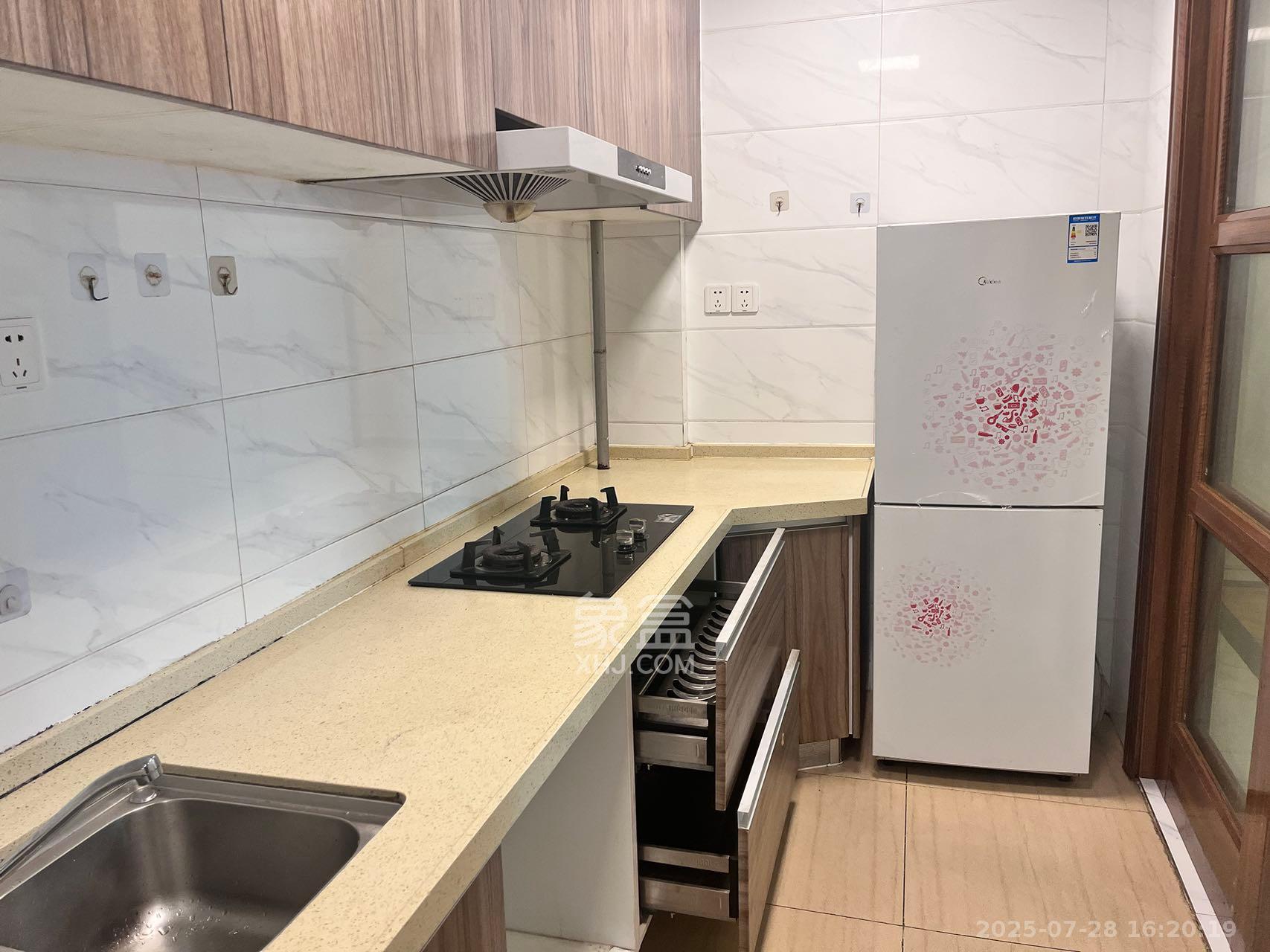 碧桂园南城首府(东宸林海) 3室2厅2卫 2350.0元/月 碧桂园南城首府(东宸林海) 3室2厅2卫 2350.0元/月室内图