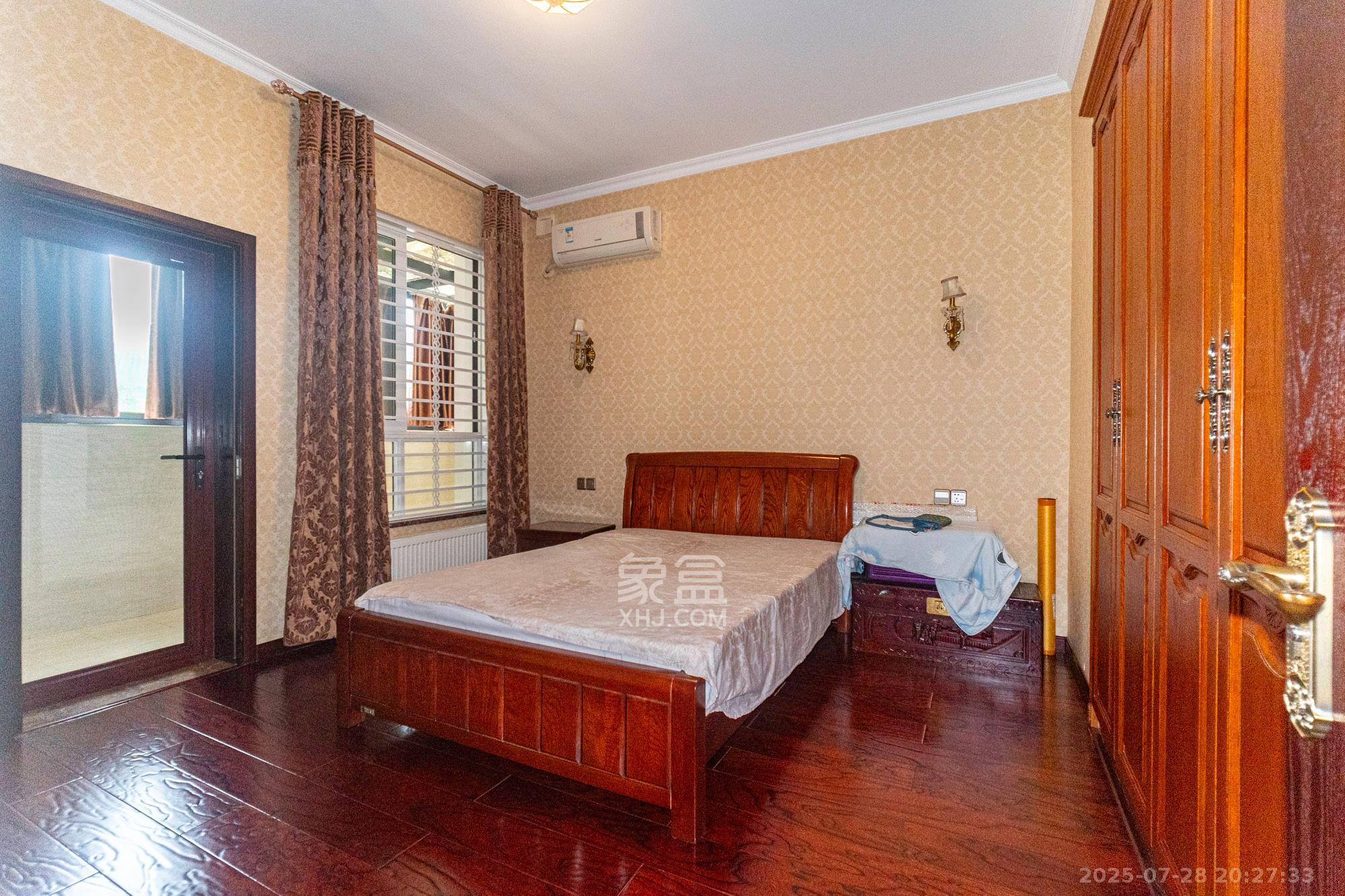 山水湾  5室3厅3卫    460.0万卧室