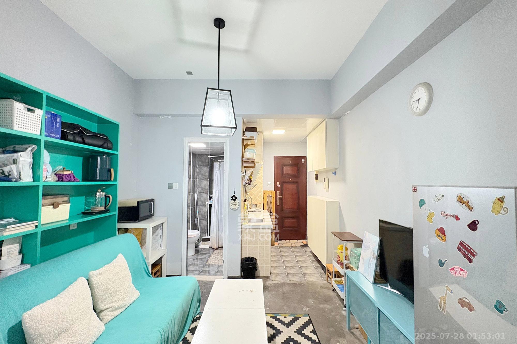 东宸19公馆 1室1厅1卫 35.0万 东宸19公馆 1室1厅1卫 35.0万客厅