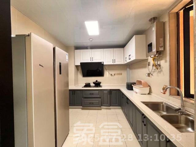 荣悦台 3室2厅2卫 4500.0元/月 荣悦台 3室2厅2卫 4500.0元/月室内图