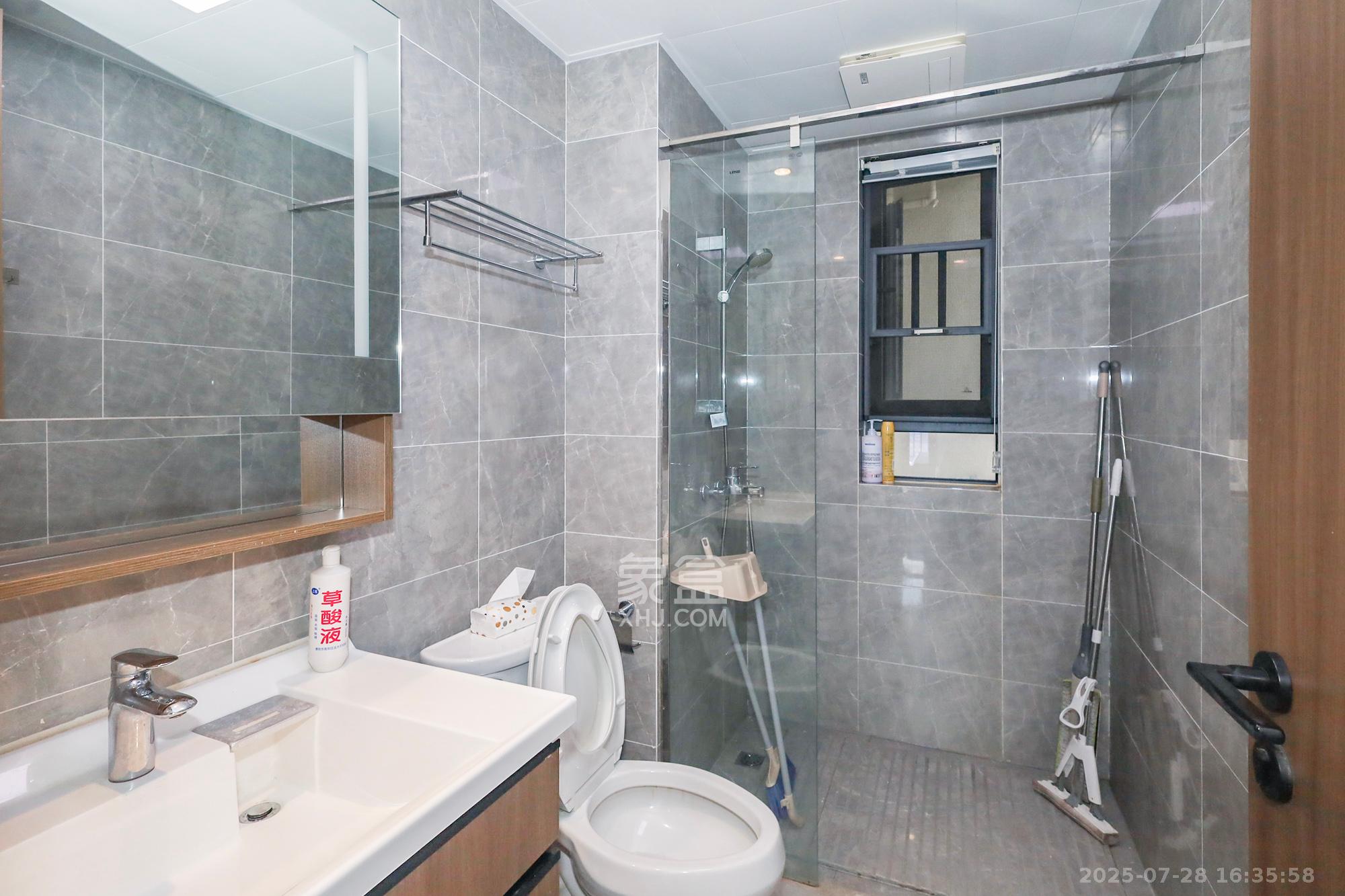 卓越中寰 3室2厅2卫 176.0万 卓越中寰 3室2厅2卫 176.0万卫生间