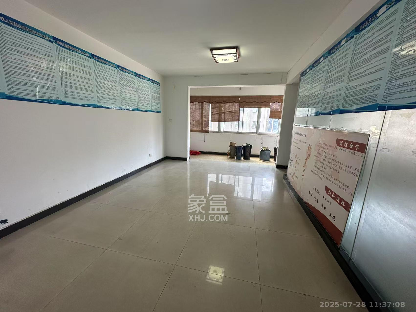 时代帝景 4室2厅1卫 8000.0元/月 时代帝景 4室2厅1卫 8000.0元/月室内图