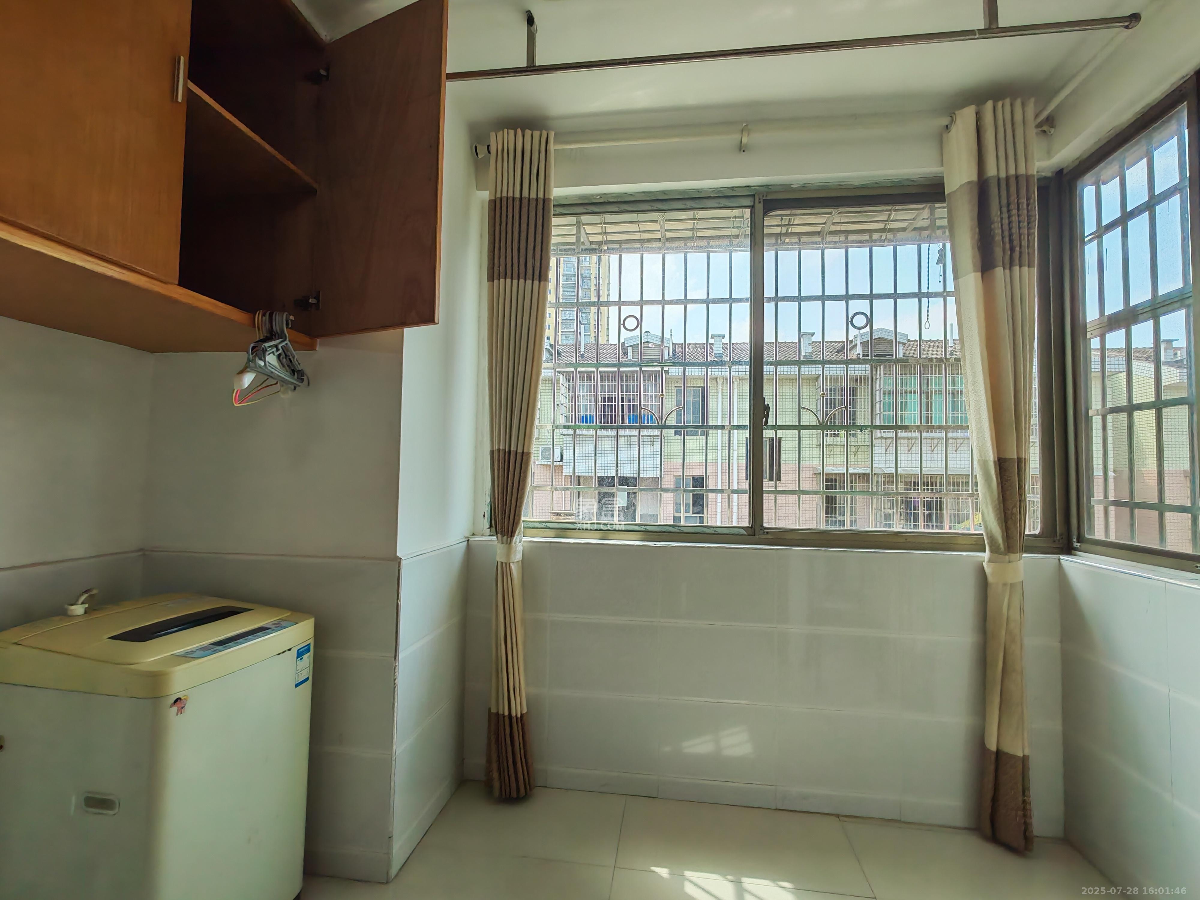 荷叶小区 3室2厅2卫 1000.0元/月 荷叶小区 3室2厅2卫 1000.0元/月室内图