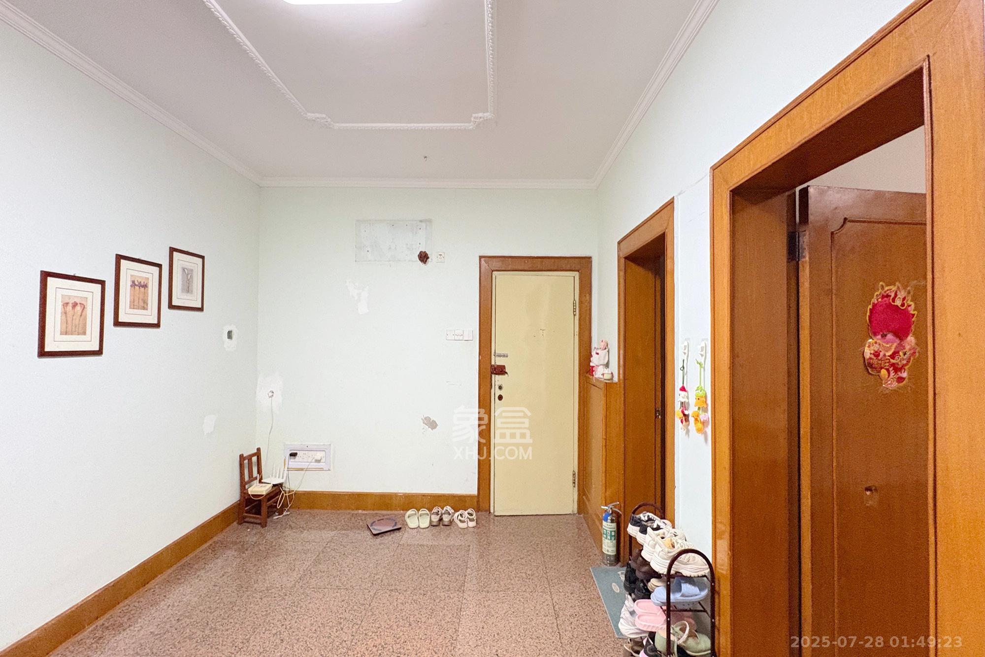 省建苑小区  3室2厅1卫    88.0万客厅