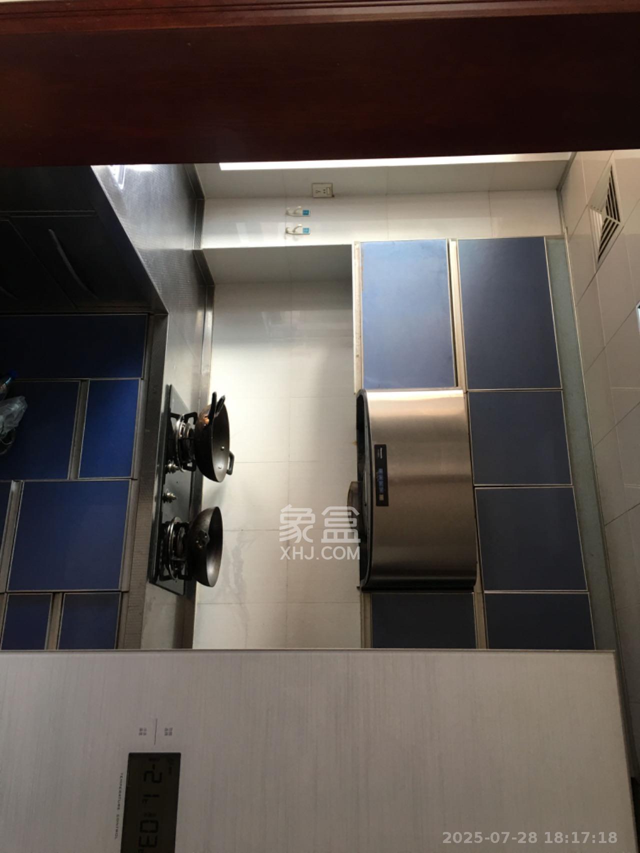 芙蓉公寓 4室2厅2卫 2600.0元/月 芙蓉公寓 4室2厅2卫 2600.0元/月室内图