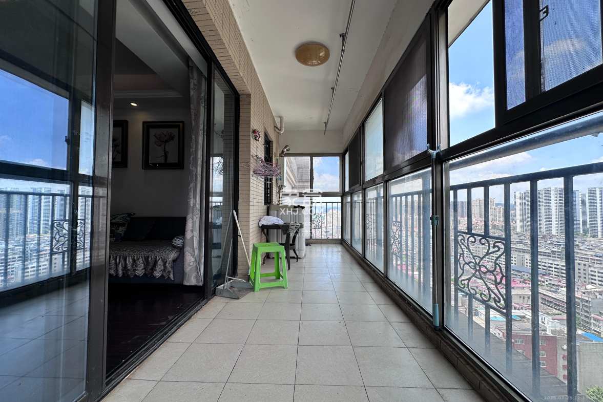 江山帝景哈佛  3室2厅1卫    2200.0元/月 江山帝景哈佛  3室2厅1卫    2200.0元/月室内图