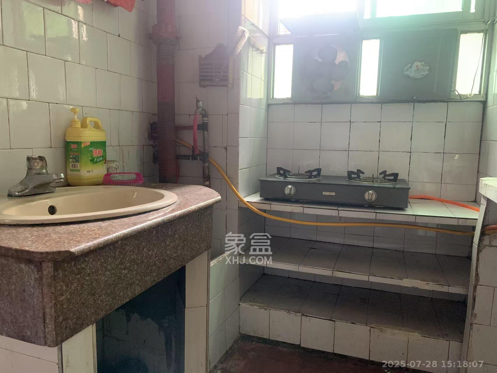 十五中单位宿舍 1室0厅0卫 2000.0元/月 十五中单位宿舍 1室0厅0卫 2000.0元/月室内图