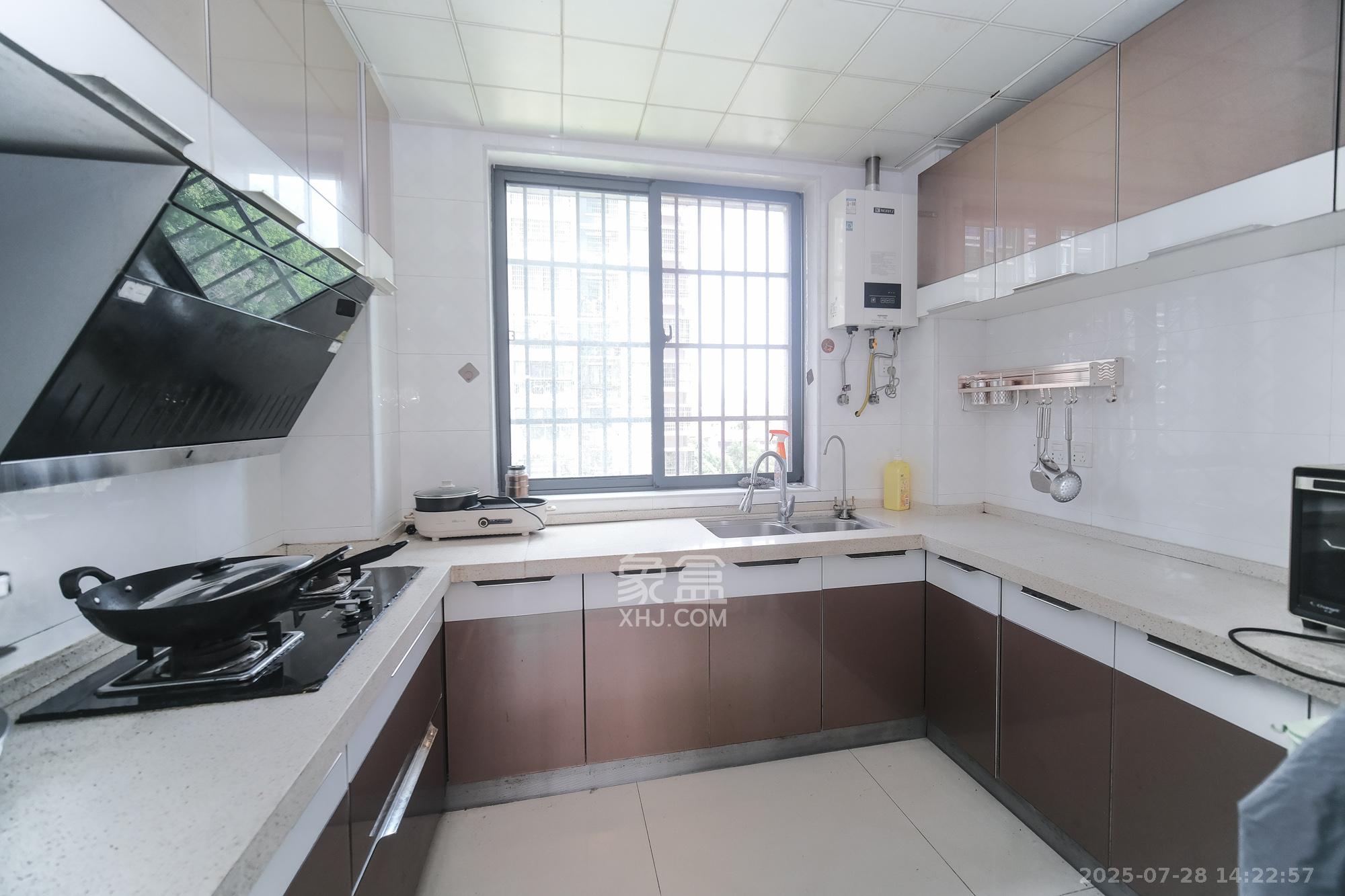 丰源国际 3室2厅2卫 81.0万 丰源国际 3室2厅2卫 81.0万厨房