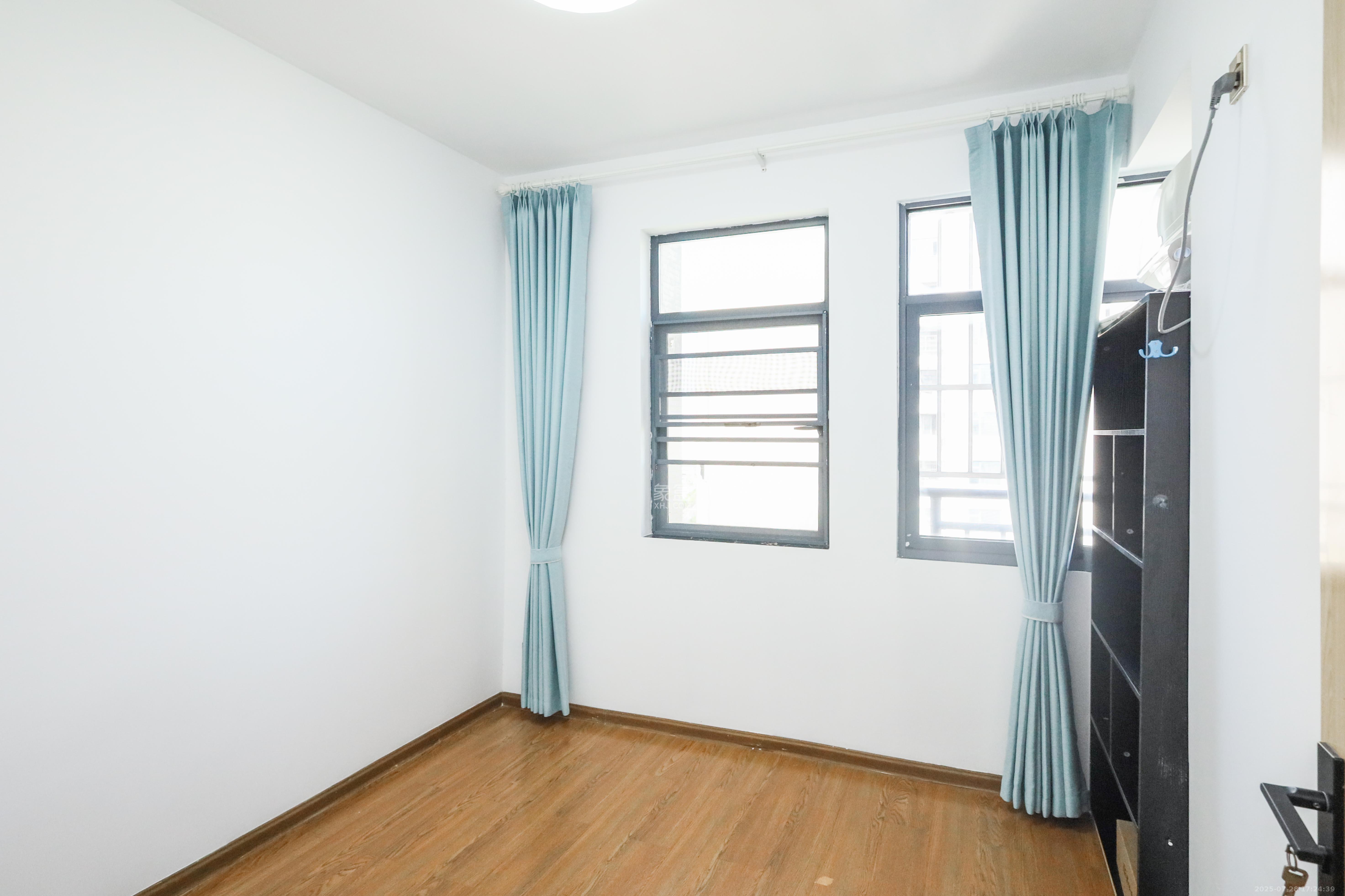 天元涉外景园C区  3室2厅1卫    70.0万 天元涉外景园C区  3室2厅1卫    70.0万卧室