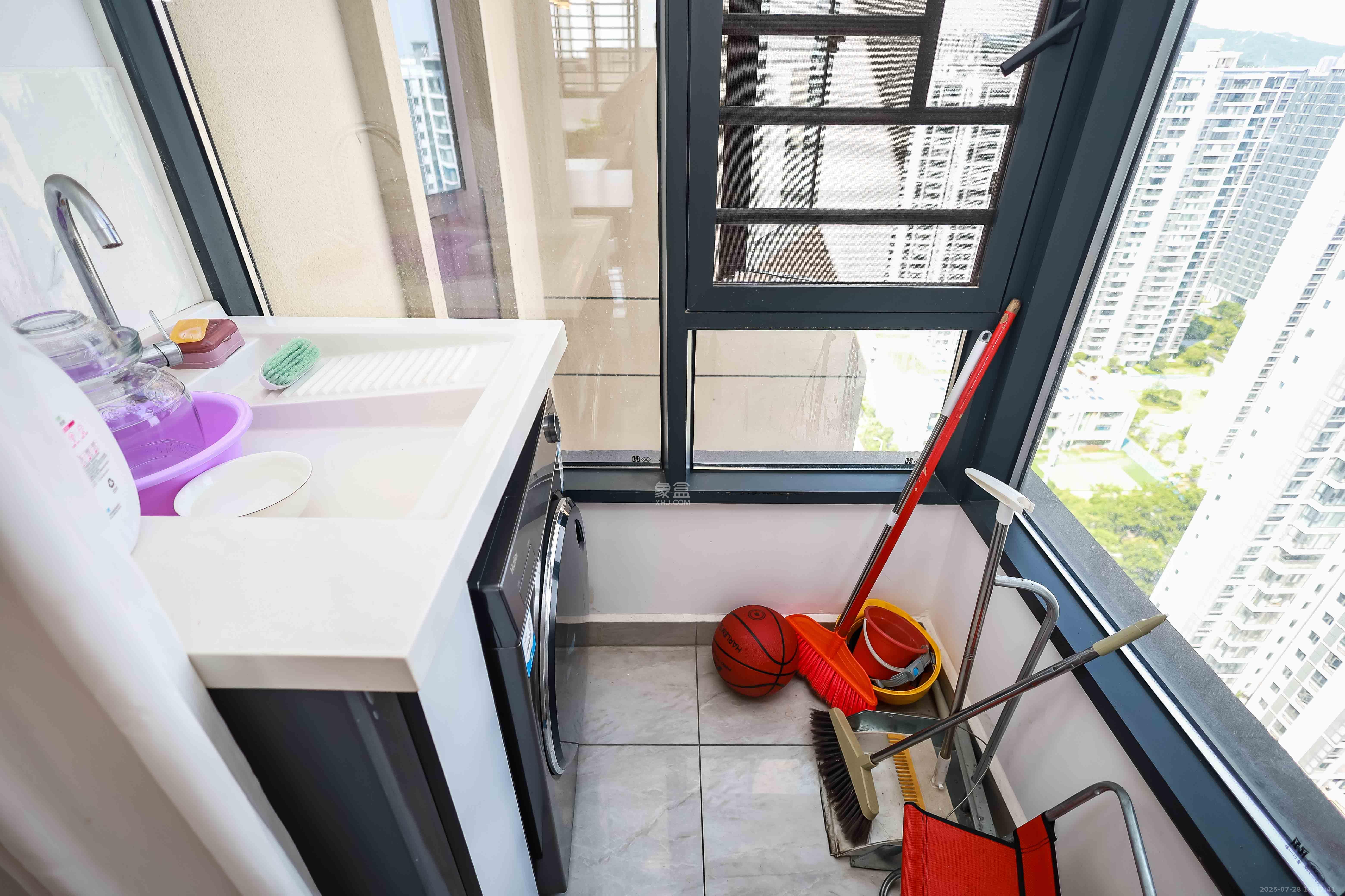 长沙美的麓府 4室2厅2卫 118.0万 长沙美的麓府 4室2厅2卫 118.0万阳台