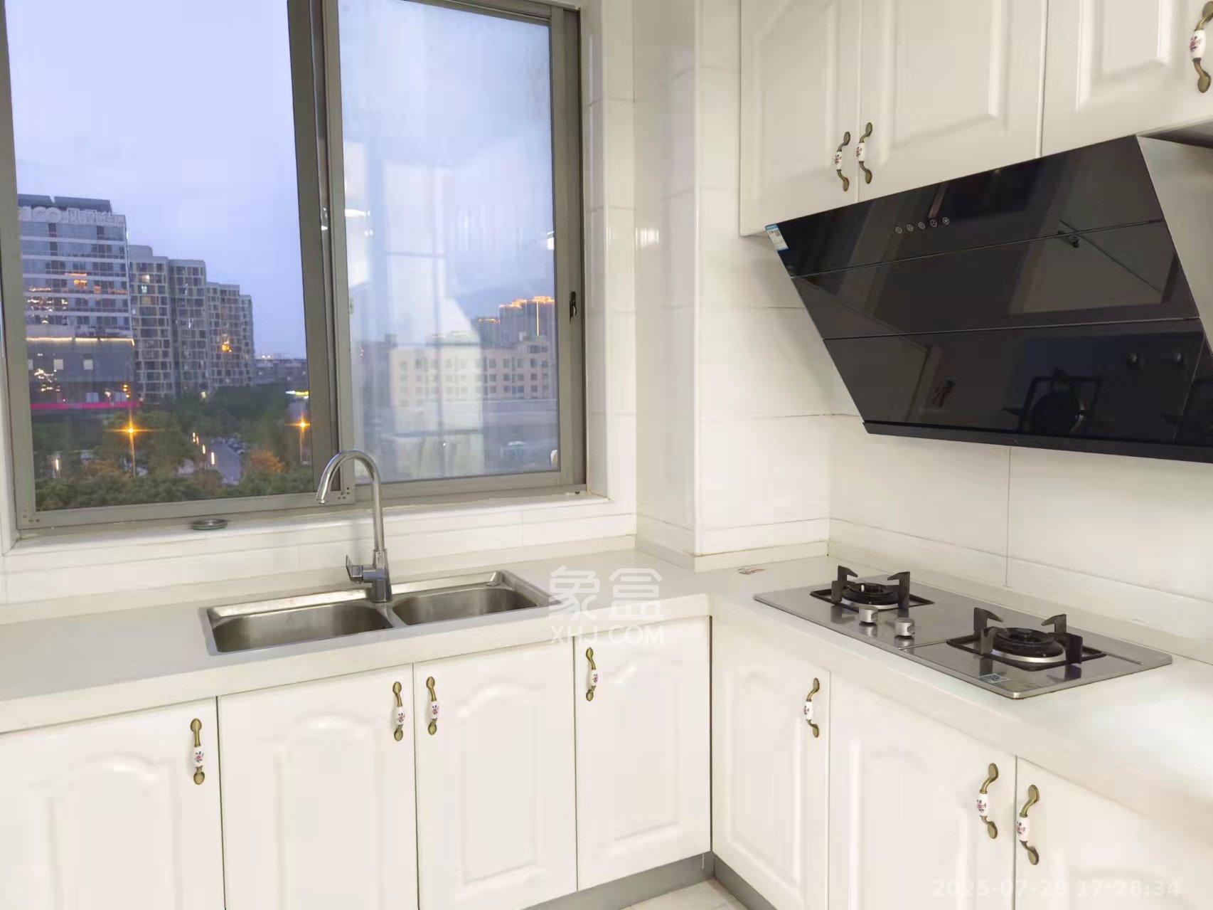 荣升家园(湘江熙岸) 3室2厅2卫 2400.0元/月 荣升家园(湘江熙岸) 3室2厅2卫 2400.0元/月室内图