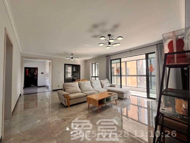 荣悦台 3室2厅2卫 4500.0元/月 荣悦台 3室2厅2卫 4500.0元/月室内图