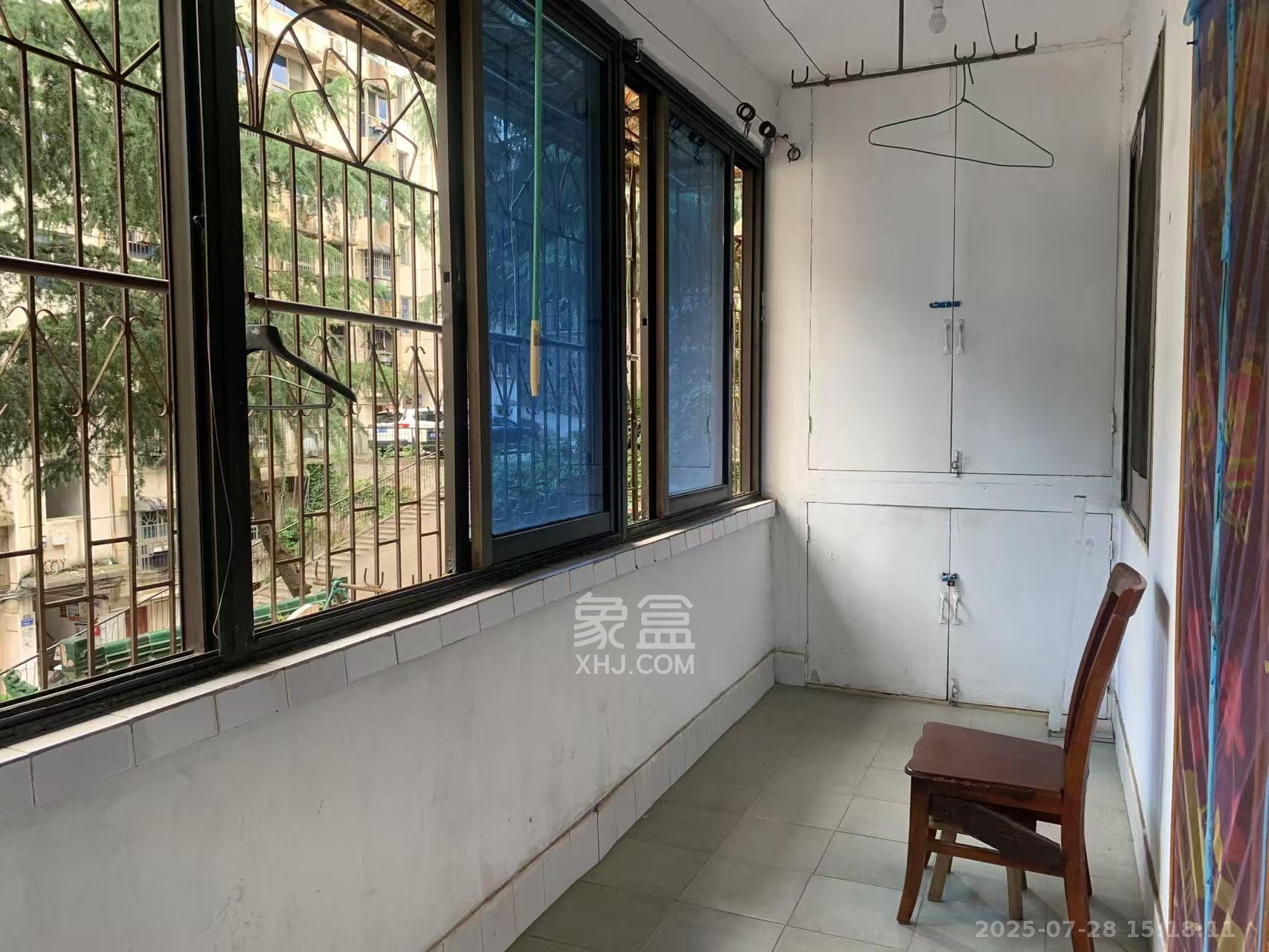 十五中单位宿舍 1室0厅0卫 2000.0元/月 十五中单位宿舍 1室0厅0卫 2000.0元/月室内图