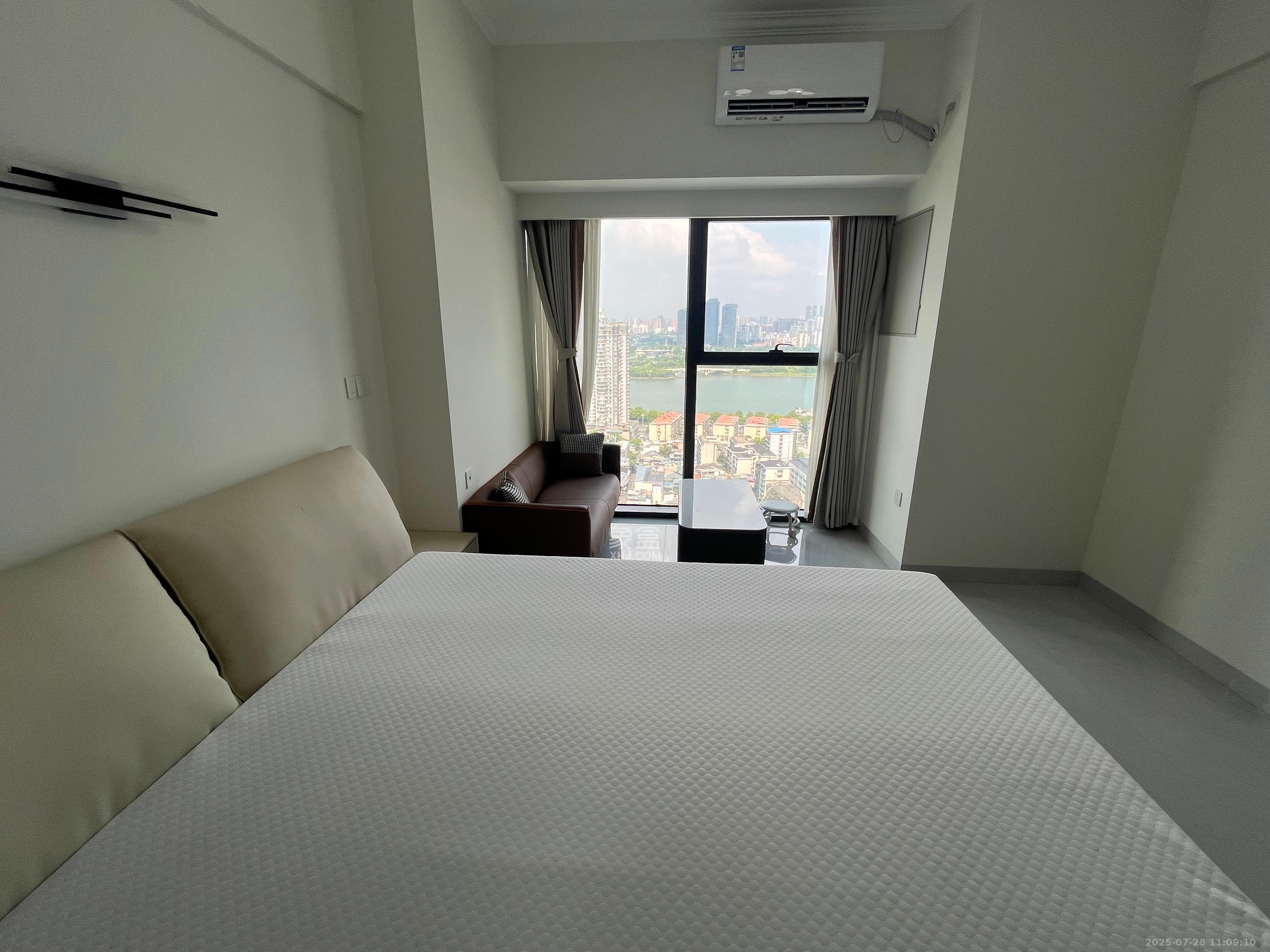 华润置地中心  1室0厅0卫    2300.0元/月 华润置地中心  1室0厅0卫    2300.0元/月室内图