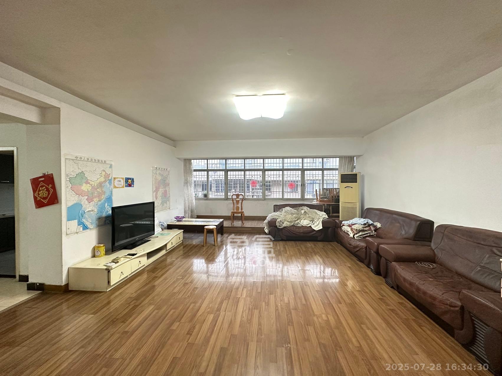 火星一片  3室2厅2卫    2500.0元/月室内图