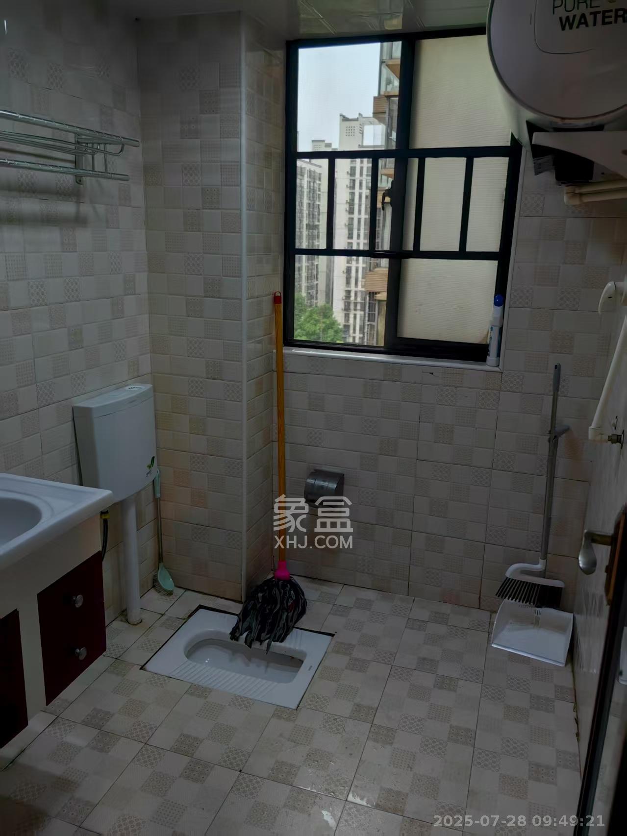 鑫远熙山 4室2厅1卫 2680.0元/月 鑫远熙山 4室2厅1卫 2680.0元/月室内图