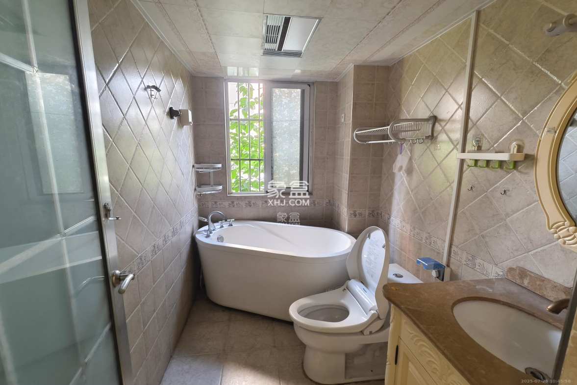 嘉宇盛世华章 3室2厅2卫 3200.0元/月 嘉宇盛世华章 3室2厅2卫 3200.0元/月室内图