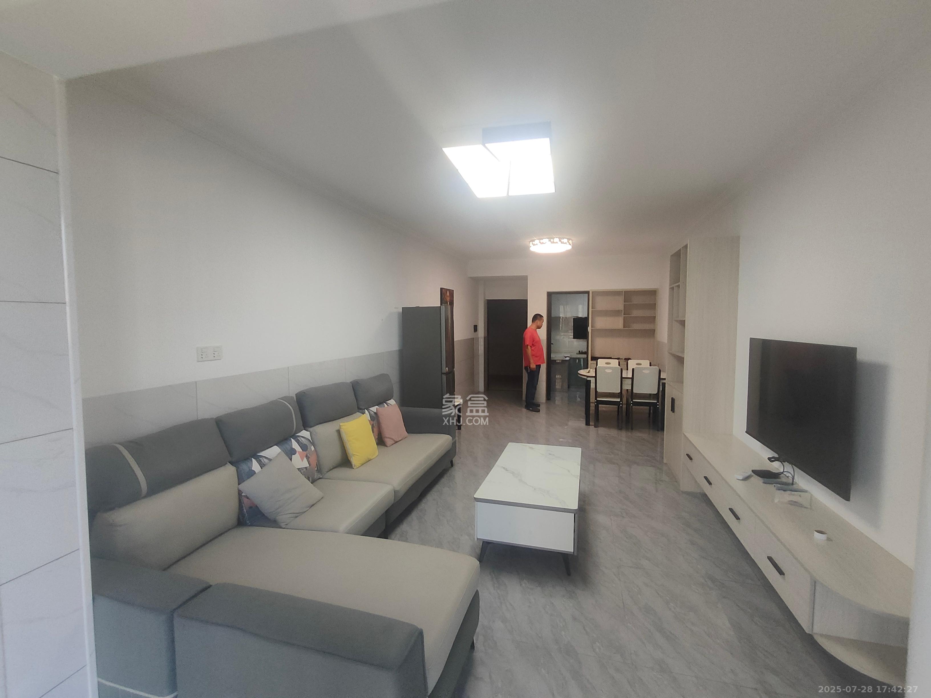 和润园三期 4室2厅1卫 2300.0元/月 和润园三期 4室2厅1卫 2300.0元/月室内图