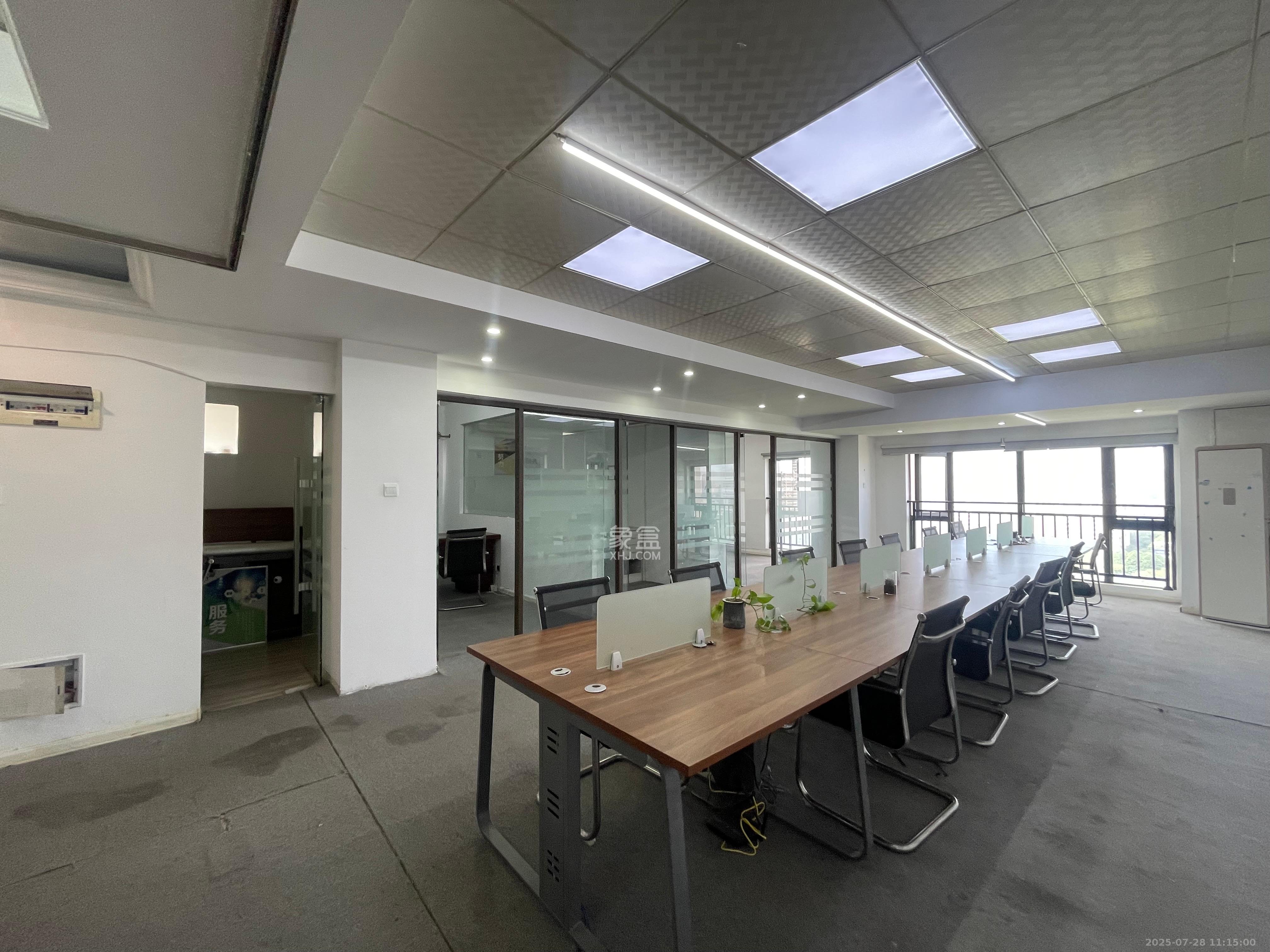 星大峰汇商务楼  3室2厅2卫    4900.0元/月室内图