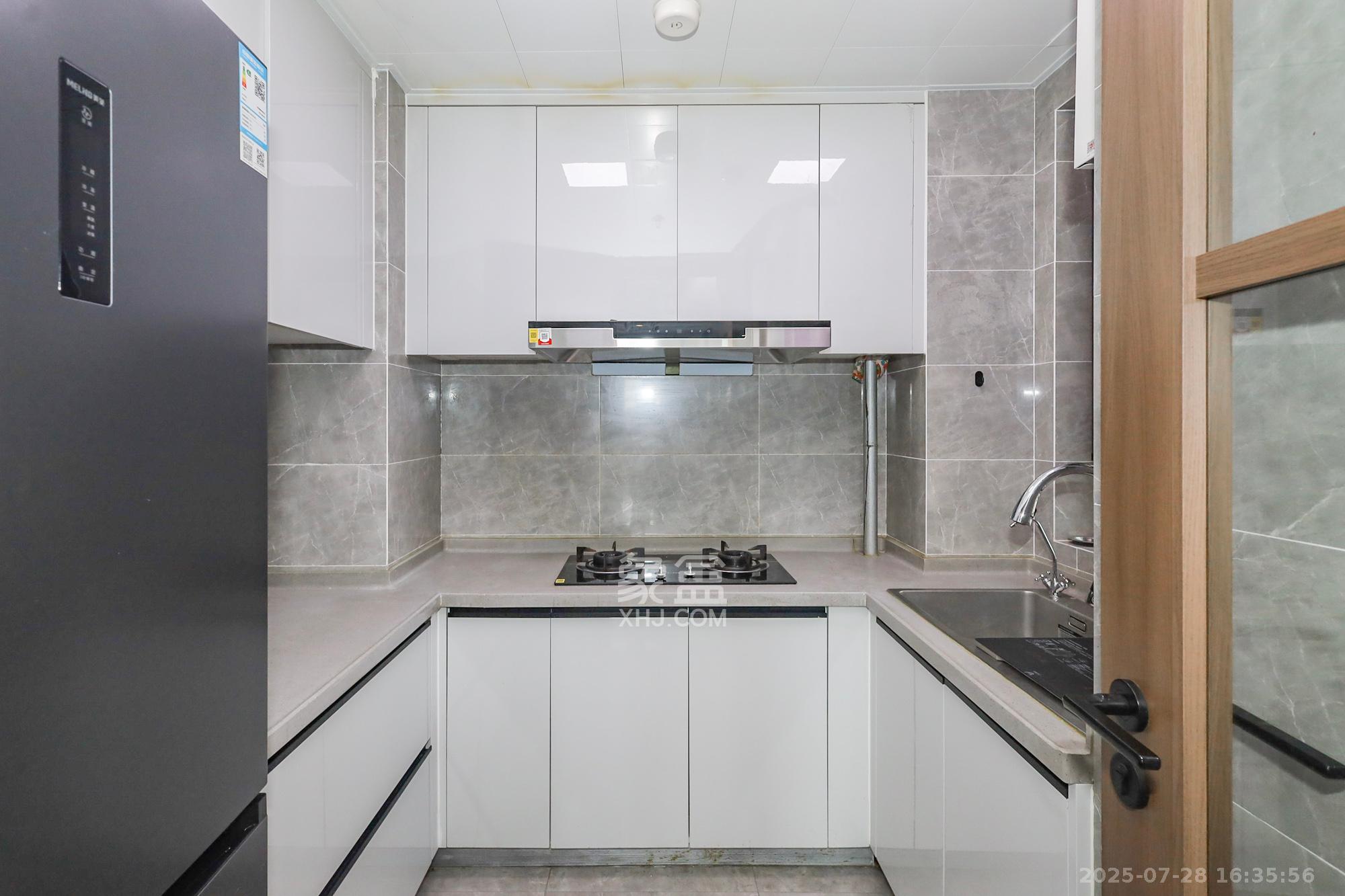 卓越中寰 3室2厅2卫 176.0万 卓越中寰 3室2厅2卫 176.0万厨房