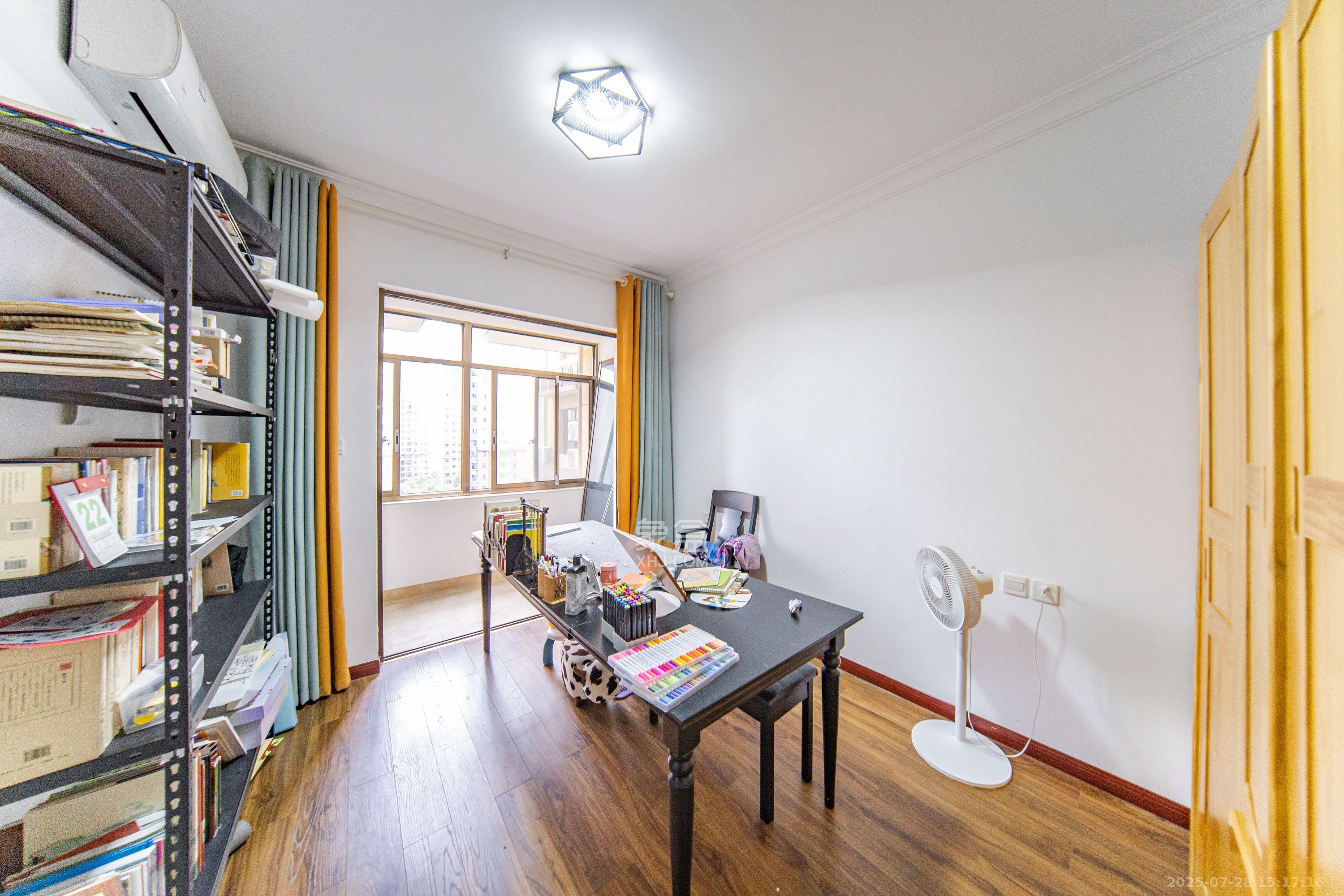 江山帝景哈佛  4室2厅2卫    3000.0元/月室内图