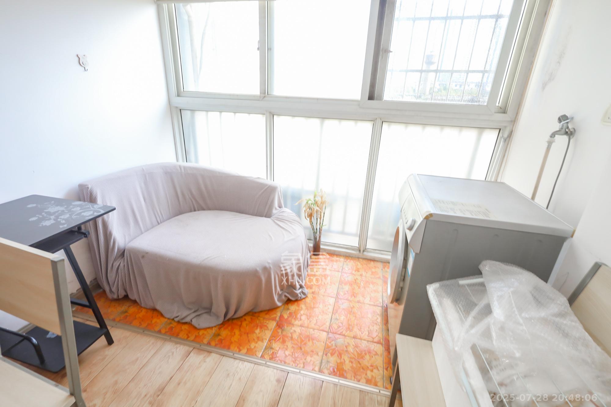 香麓丽舍 3室2厅2卫 72.0万 香麓丽舍 3室2厅2卫 72.0万阳台