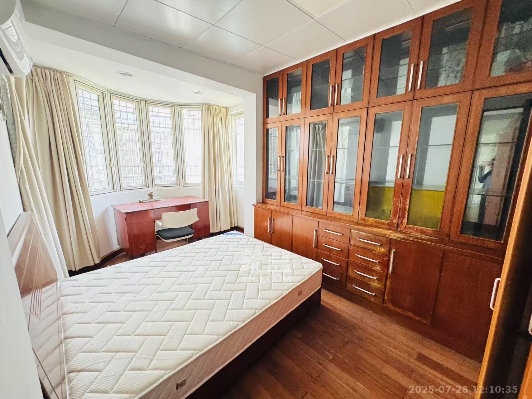 银桥公寓  3室2厅2卫    3300.0元/月室内图