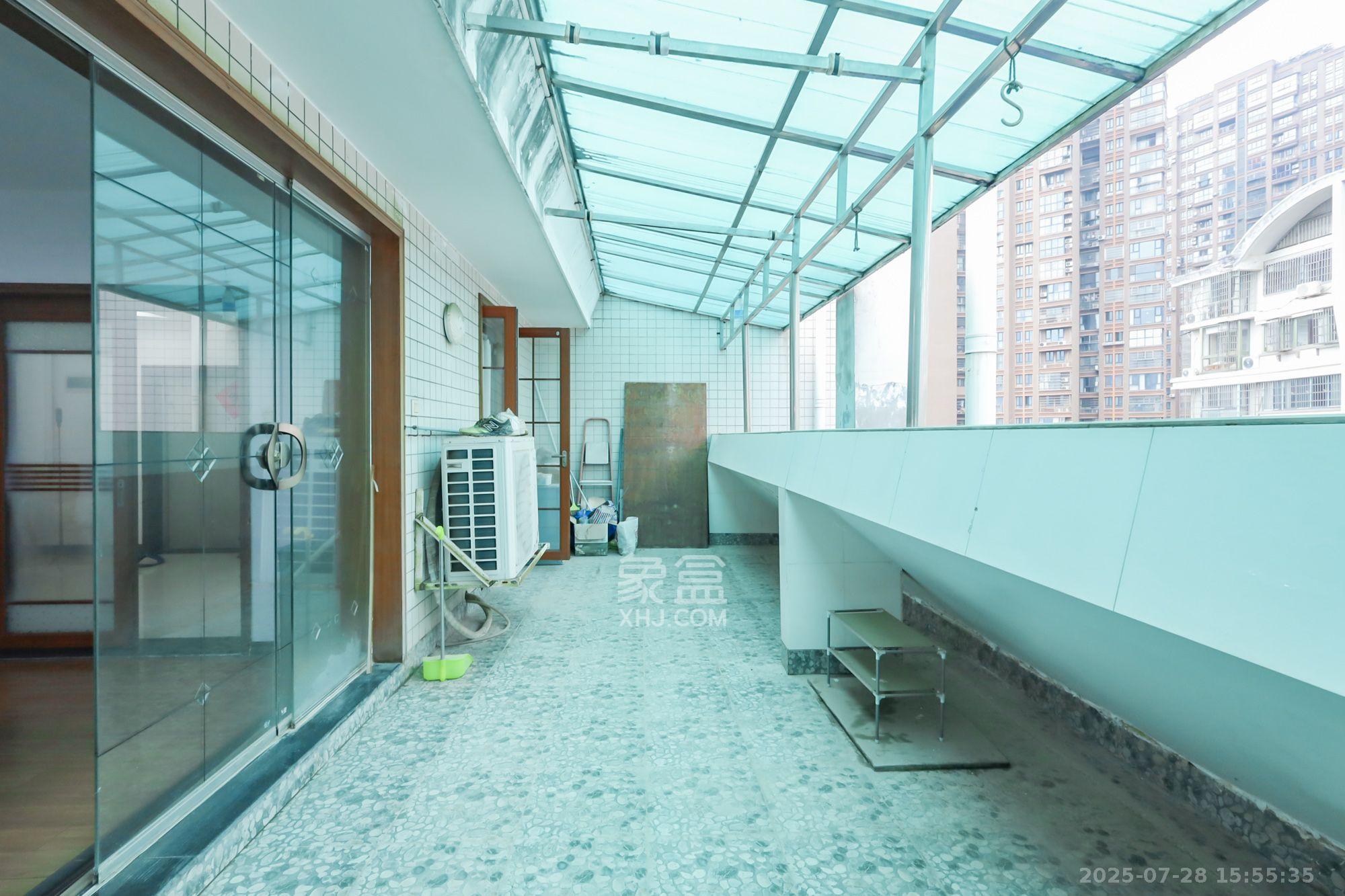 枫树园 4室2厅2卫 3500.0元/月 枫树园 4室2厅2卫 3500.0元/月室内图