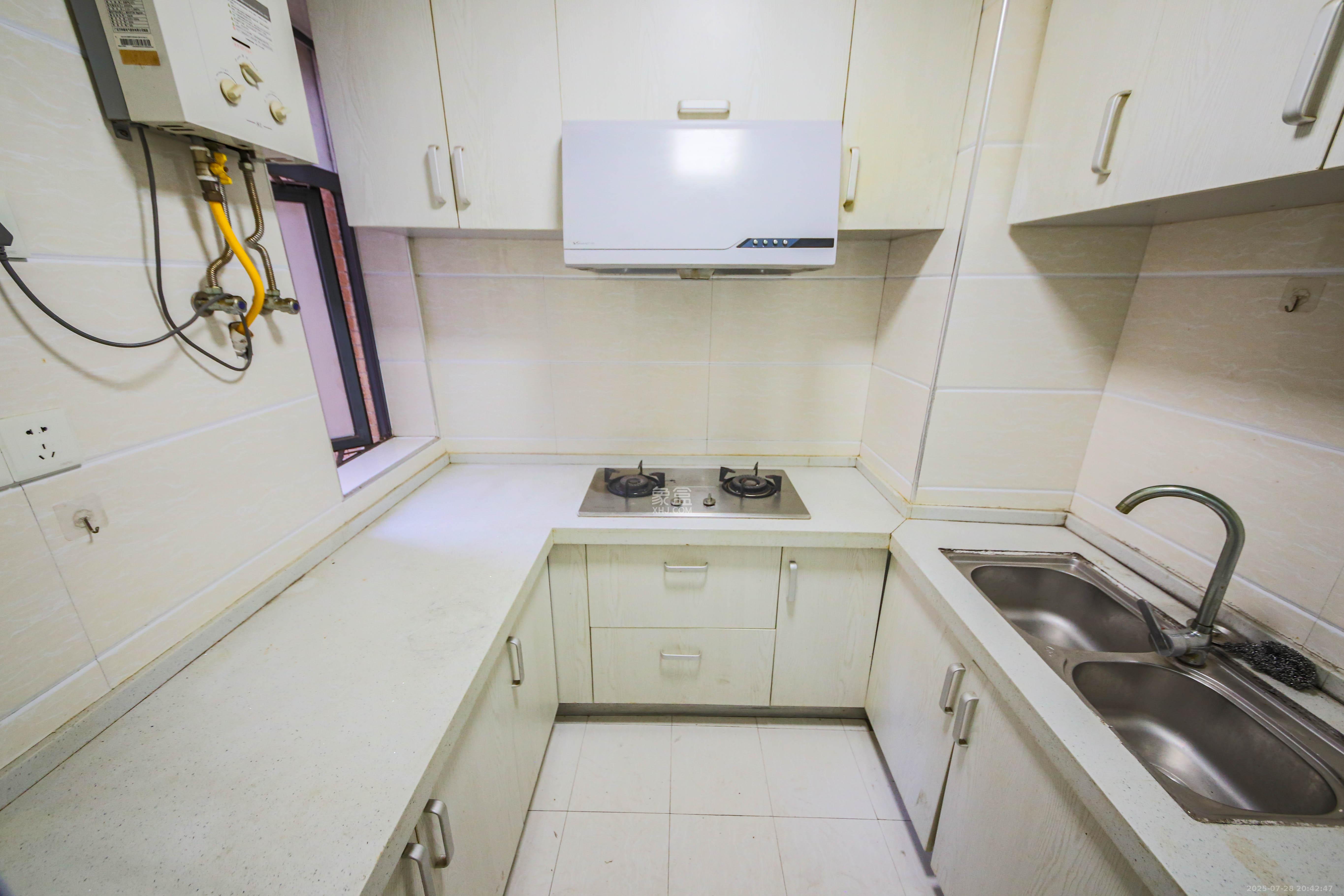 上峰苑(兰亭玥岛) 2室2厅1卫 55.0万 上峰苑(兰亭玥岛) 2室2厅1卫 55.0万厨房