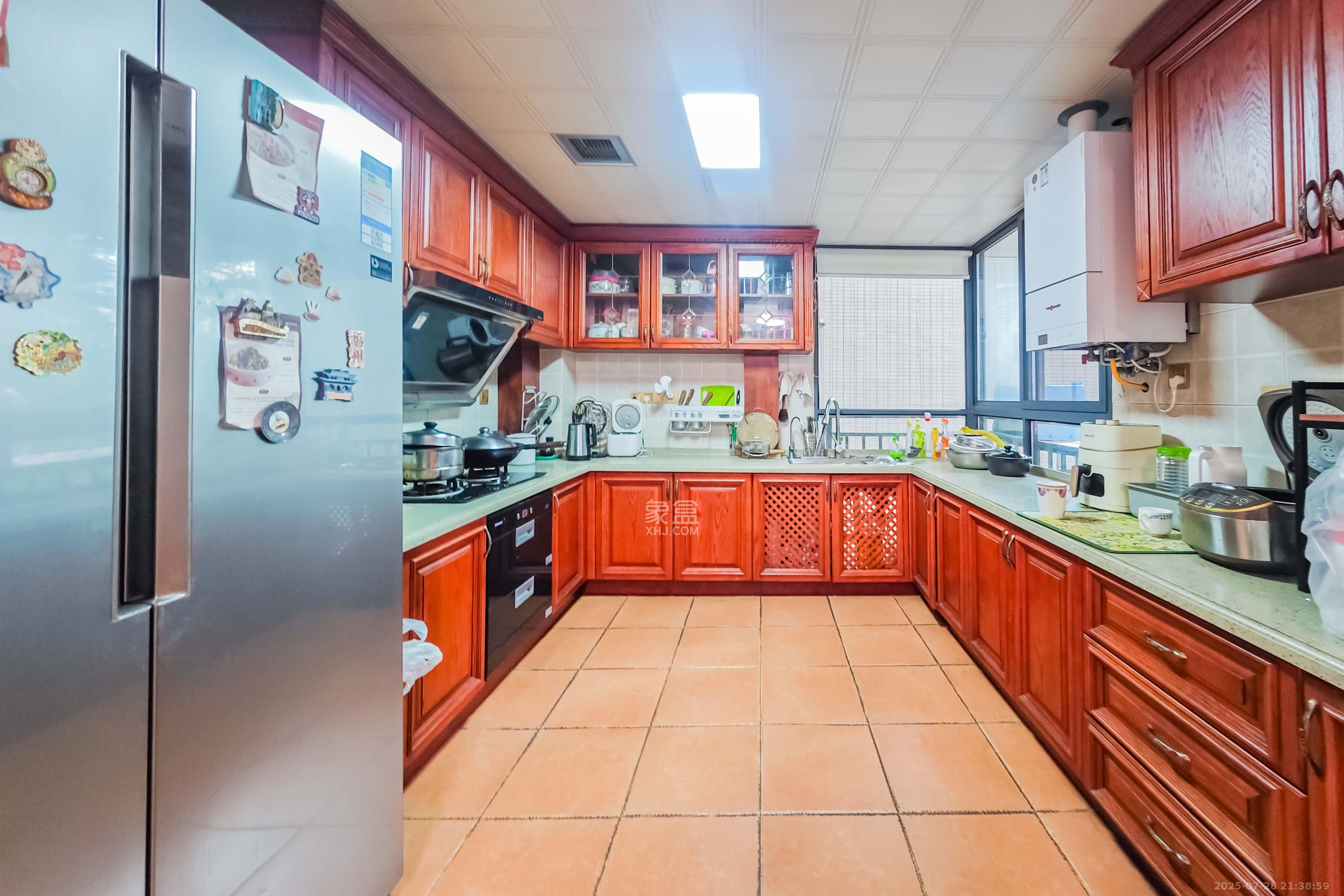 融科东南海 4室2厅2卫 139.0万 融科东南海 4室2厅2卫 139.0万厨房